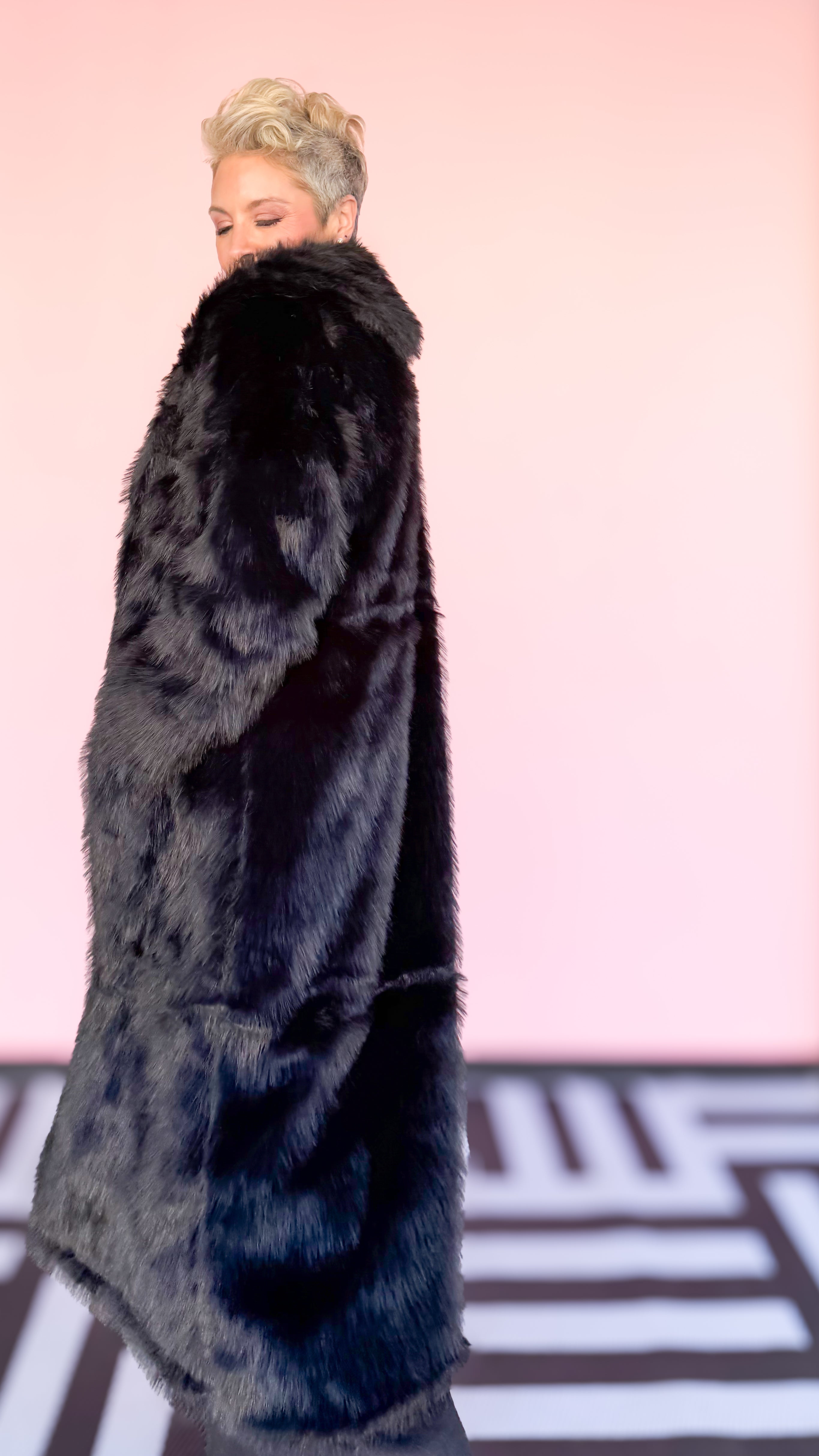 Long Faux Fur Coat/Black