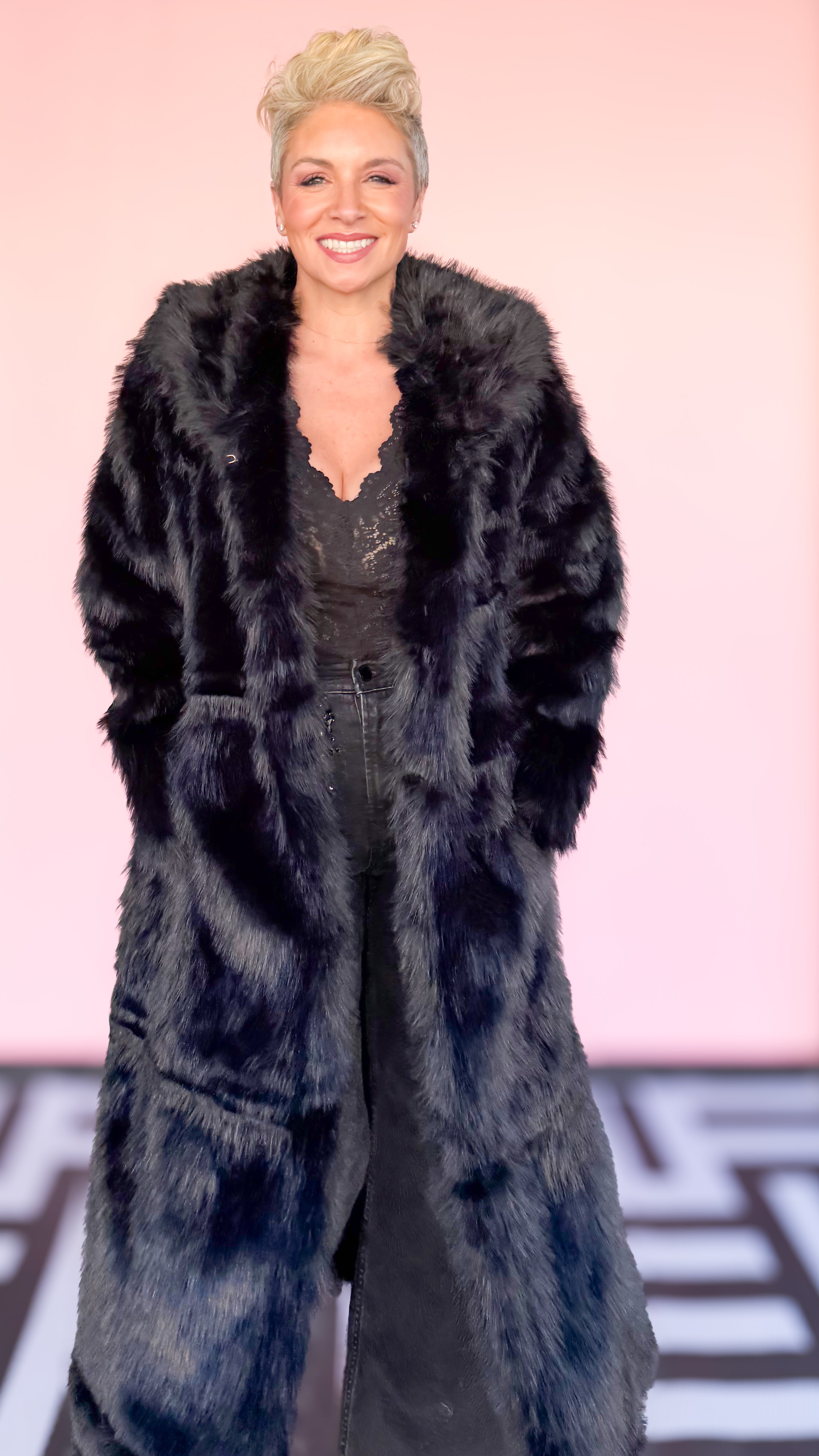Long Faux Fur Coat/Black