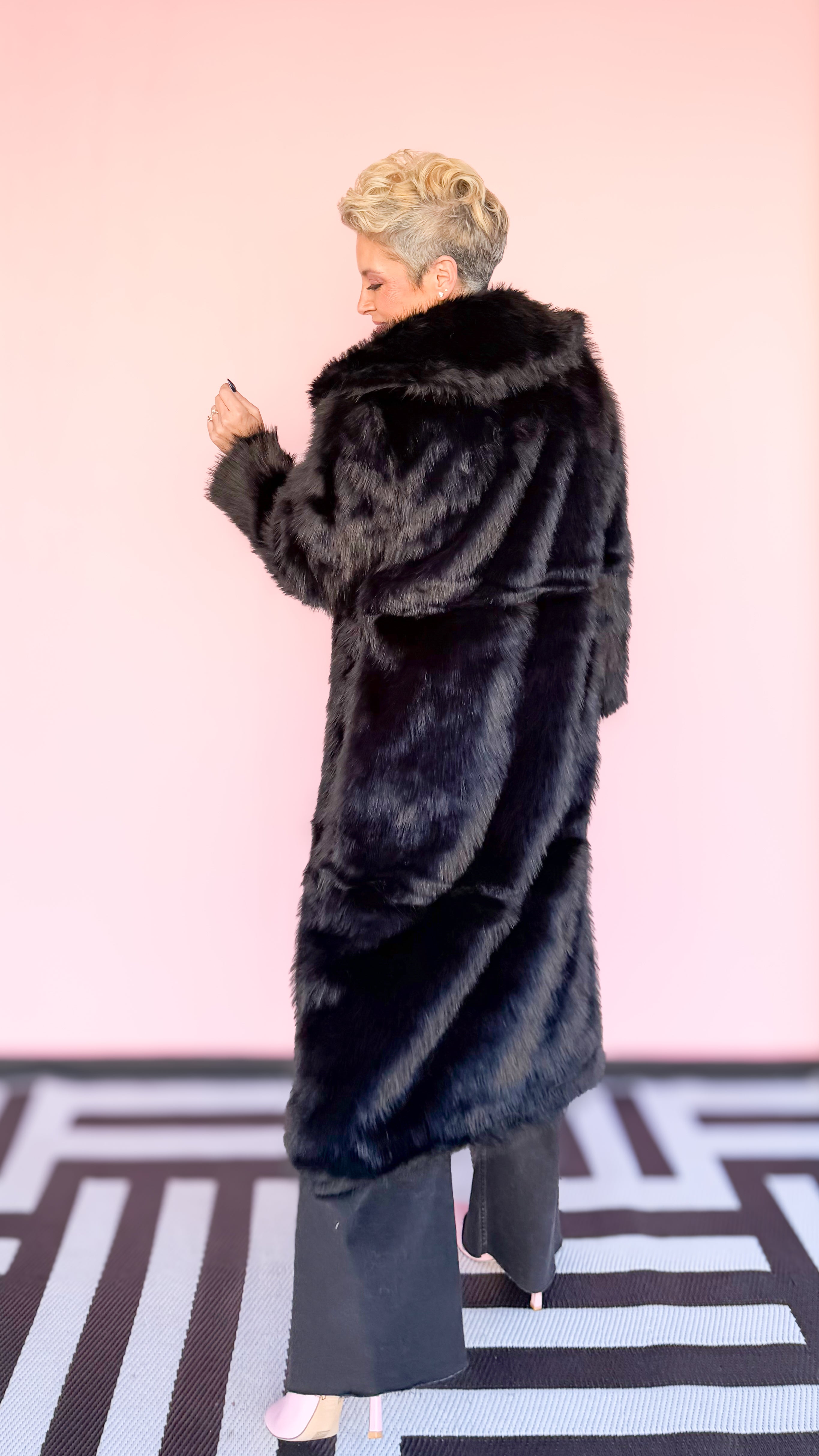 Long Faux Fur Coat/Black