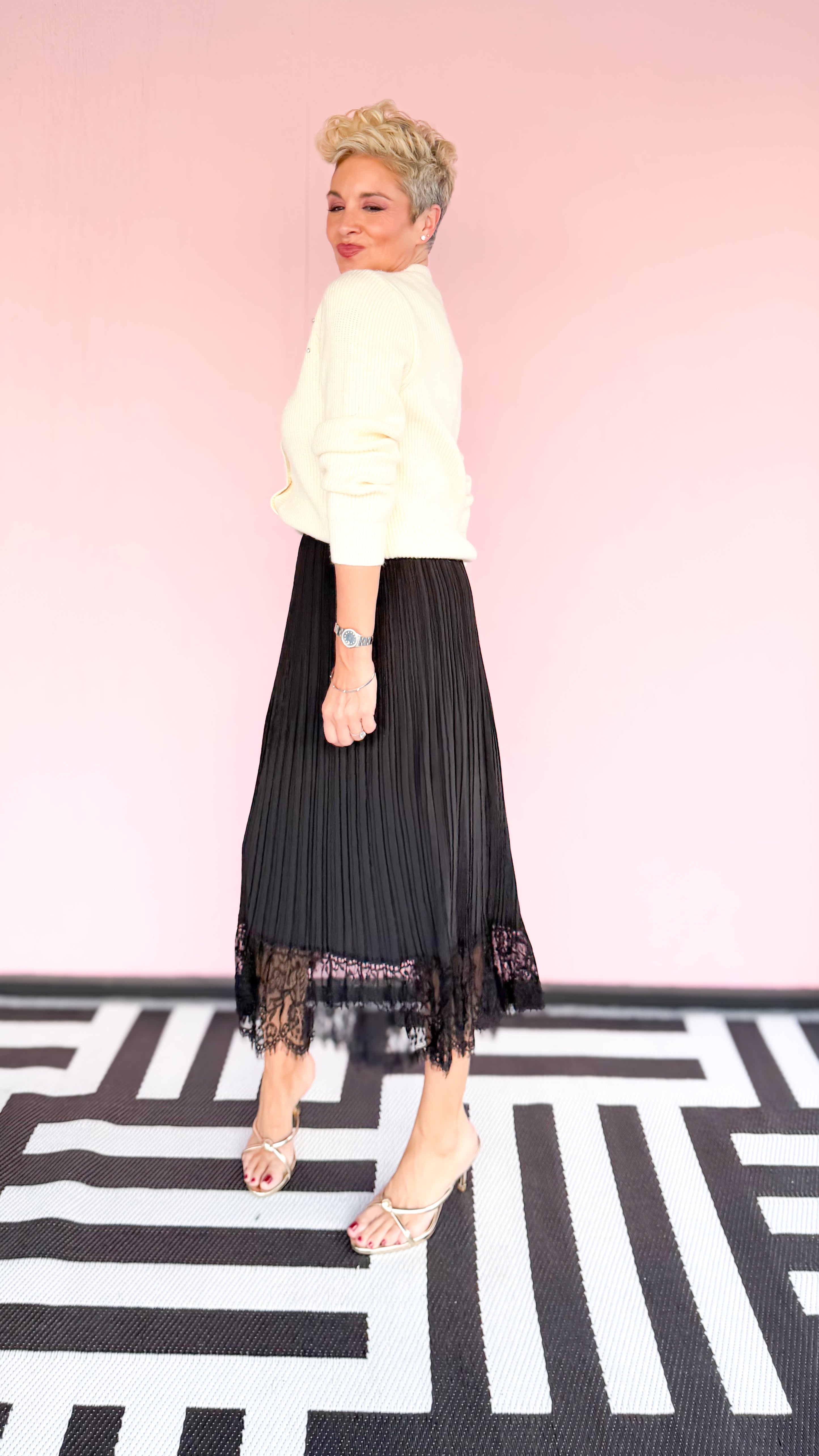 Lace Trimmed Pleated Skirt/Black