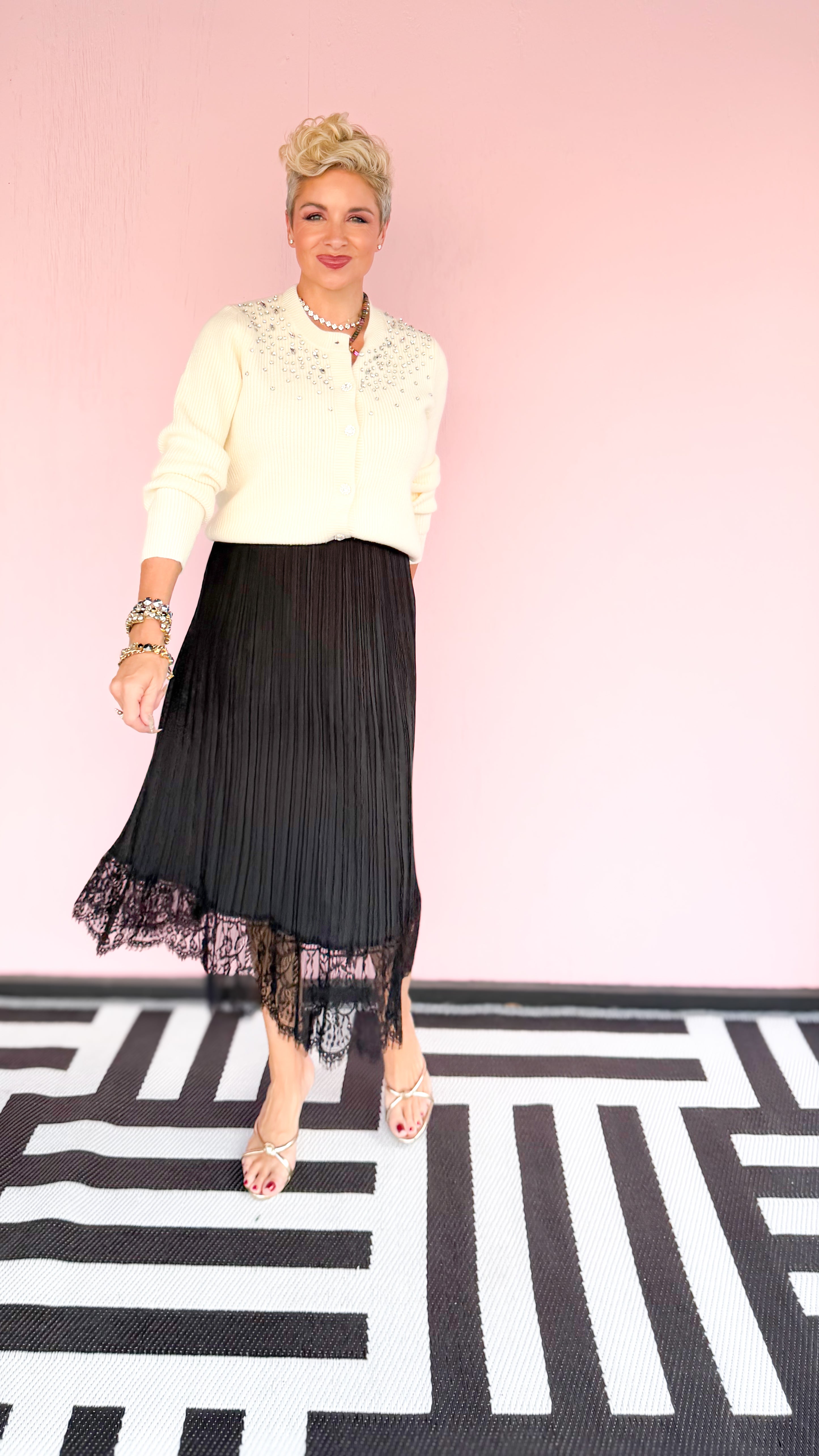 Lace Trimmed Pleated Skirt/Black