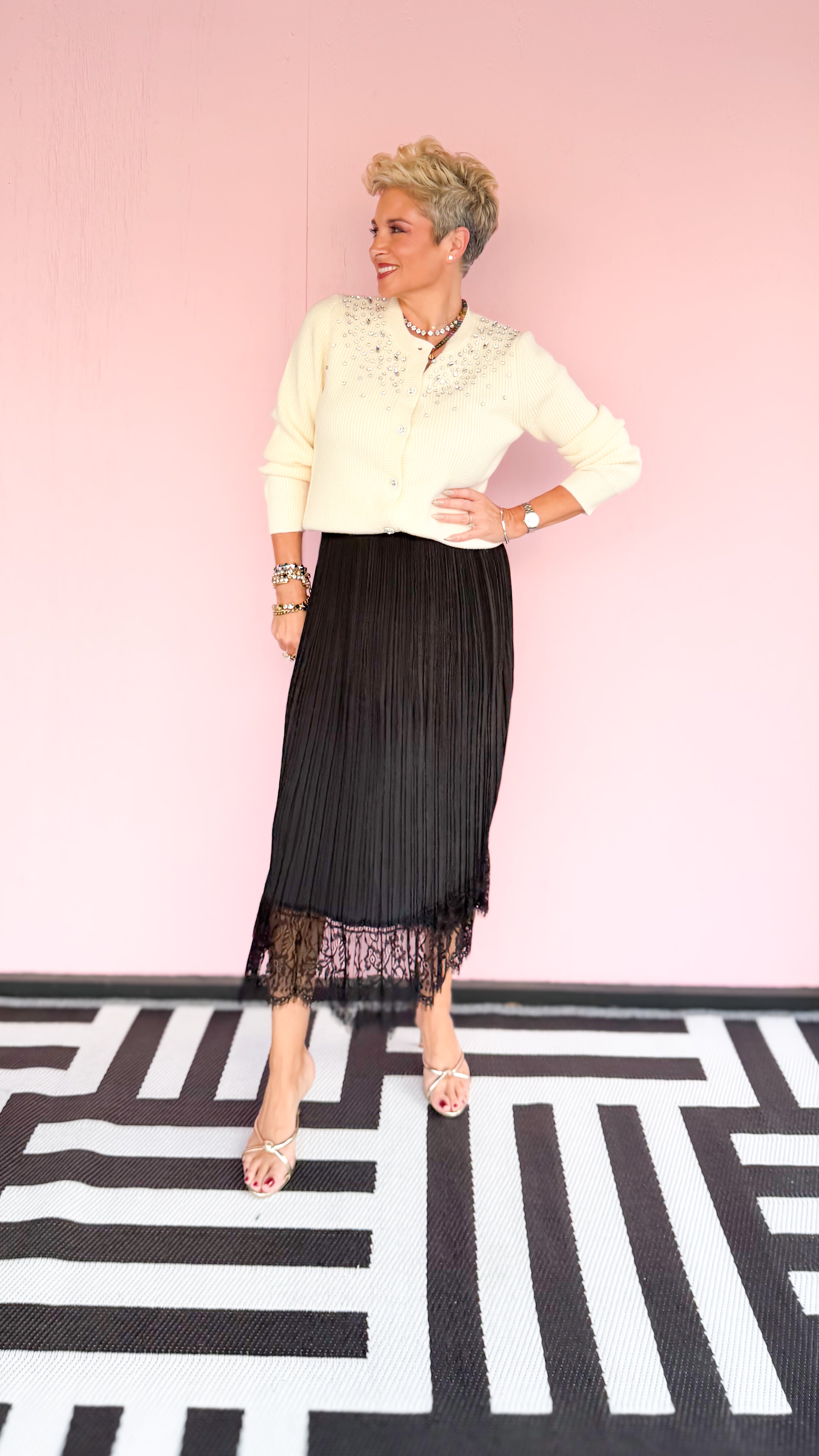 Lace Trimmed Pleated Skirt/Black