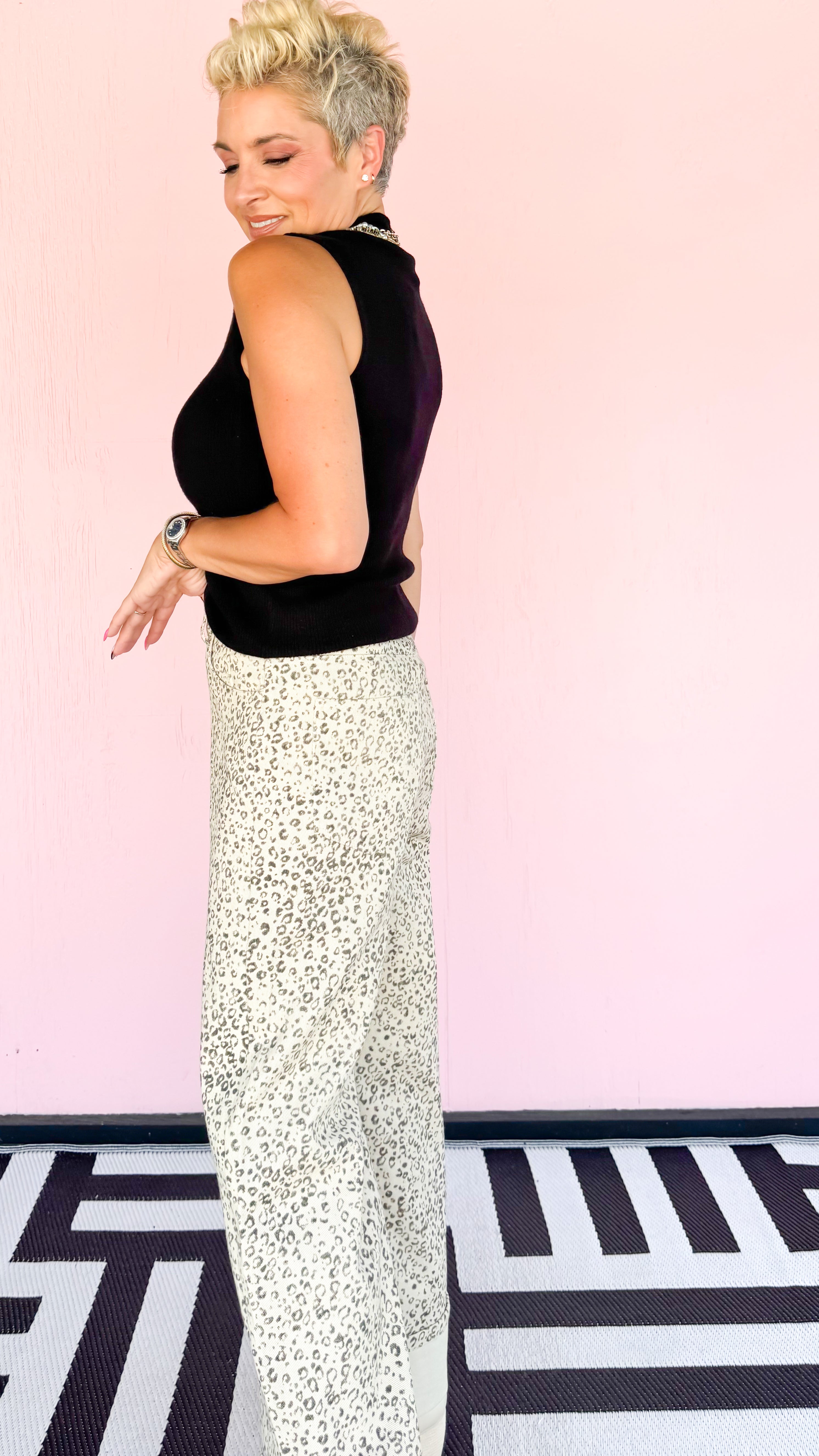 Sleeveless Mock Neck Top/Black