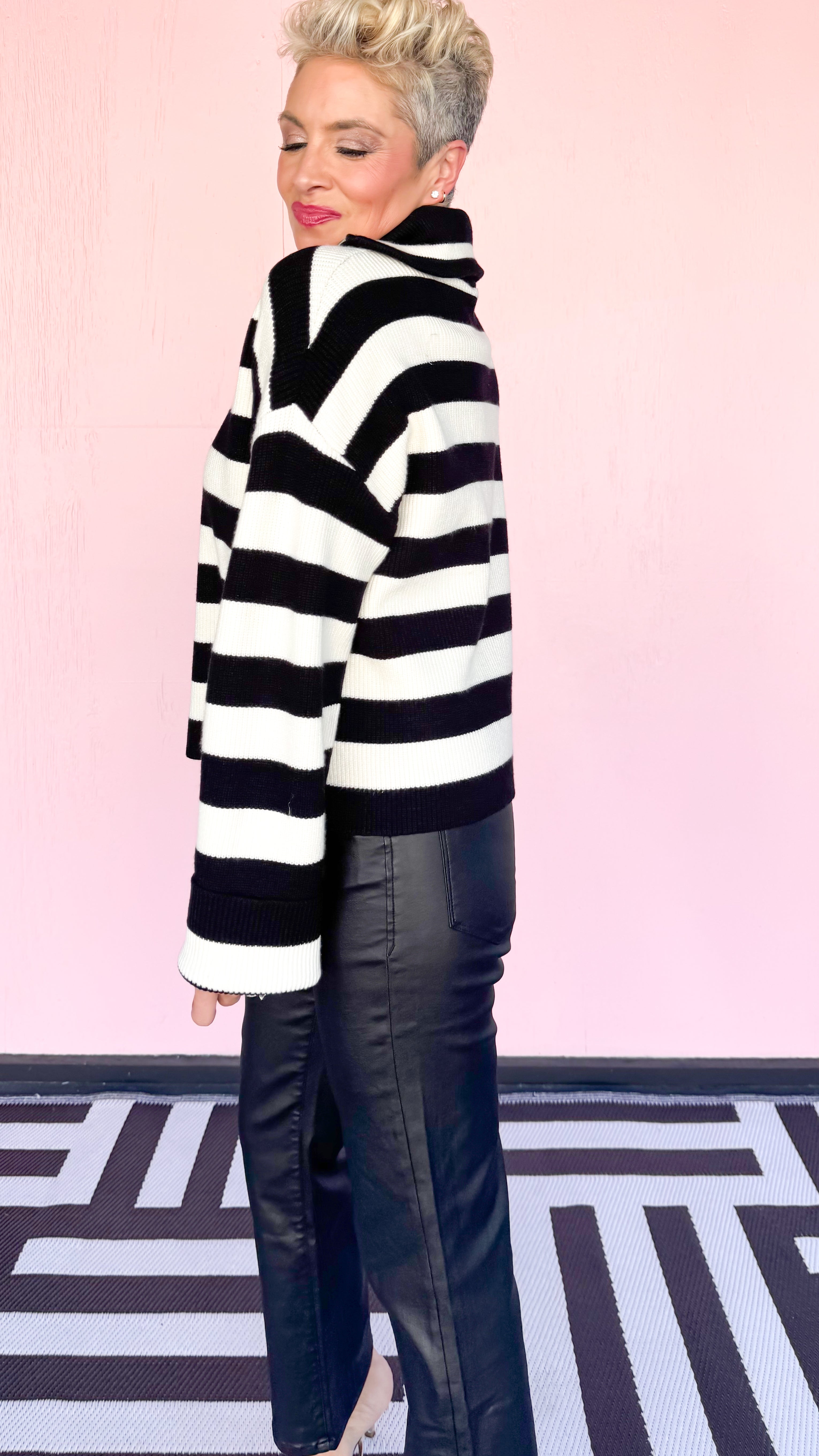 Bold Stripe Half Zip Sweater/B&W