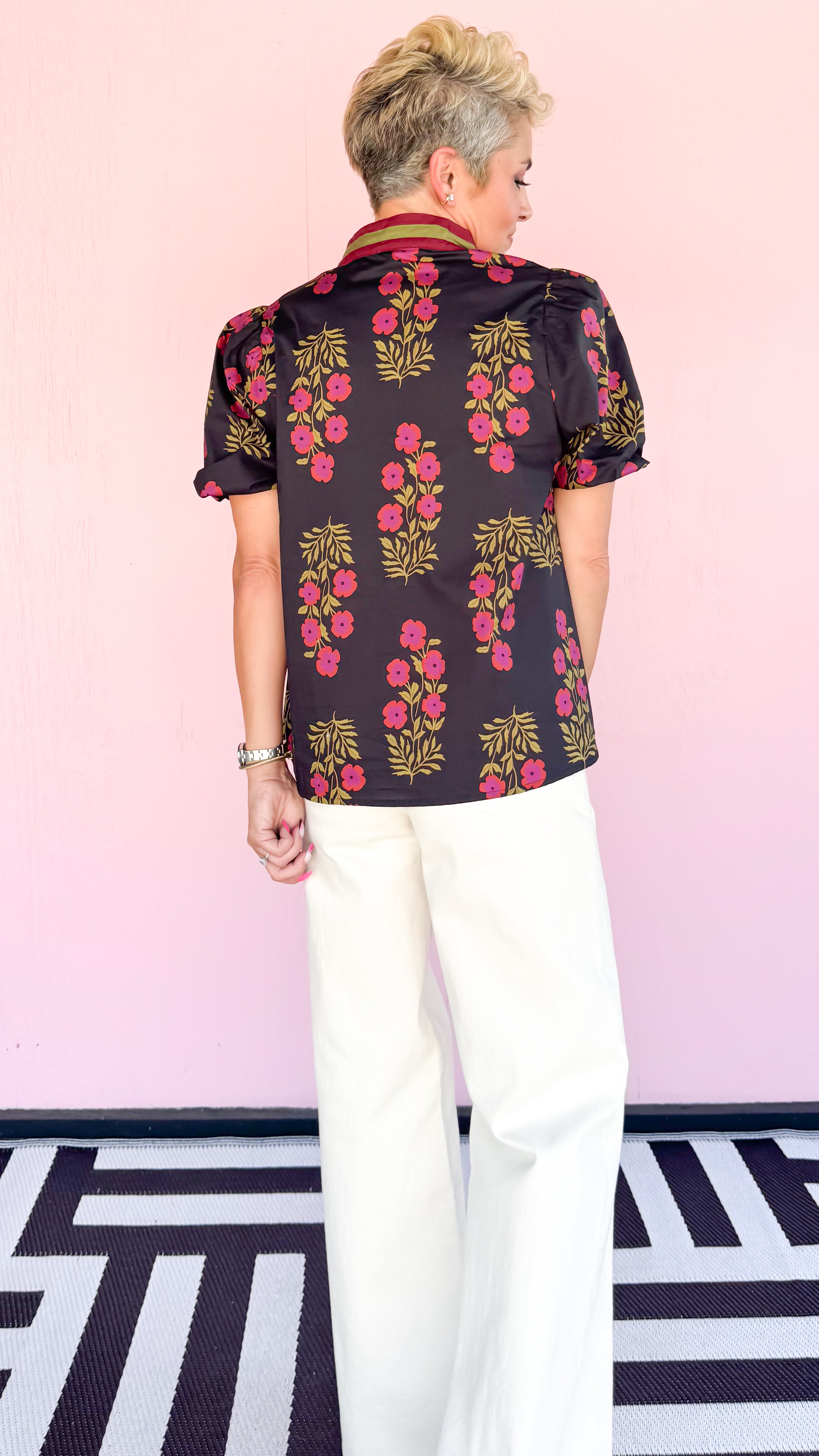 Bubble Sleeve Floral VNeck Top/Black