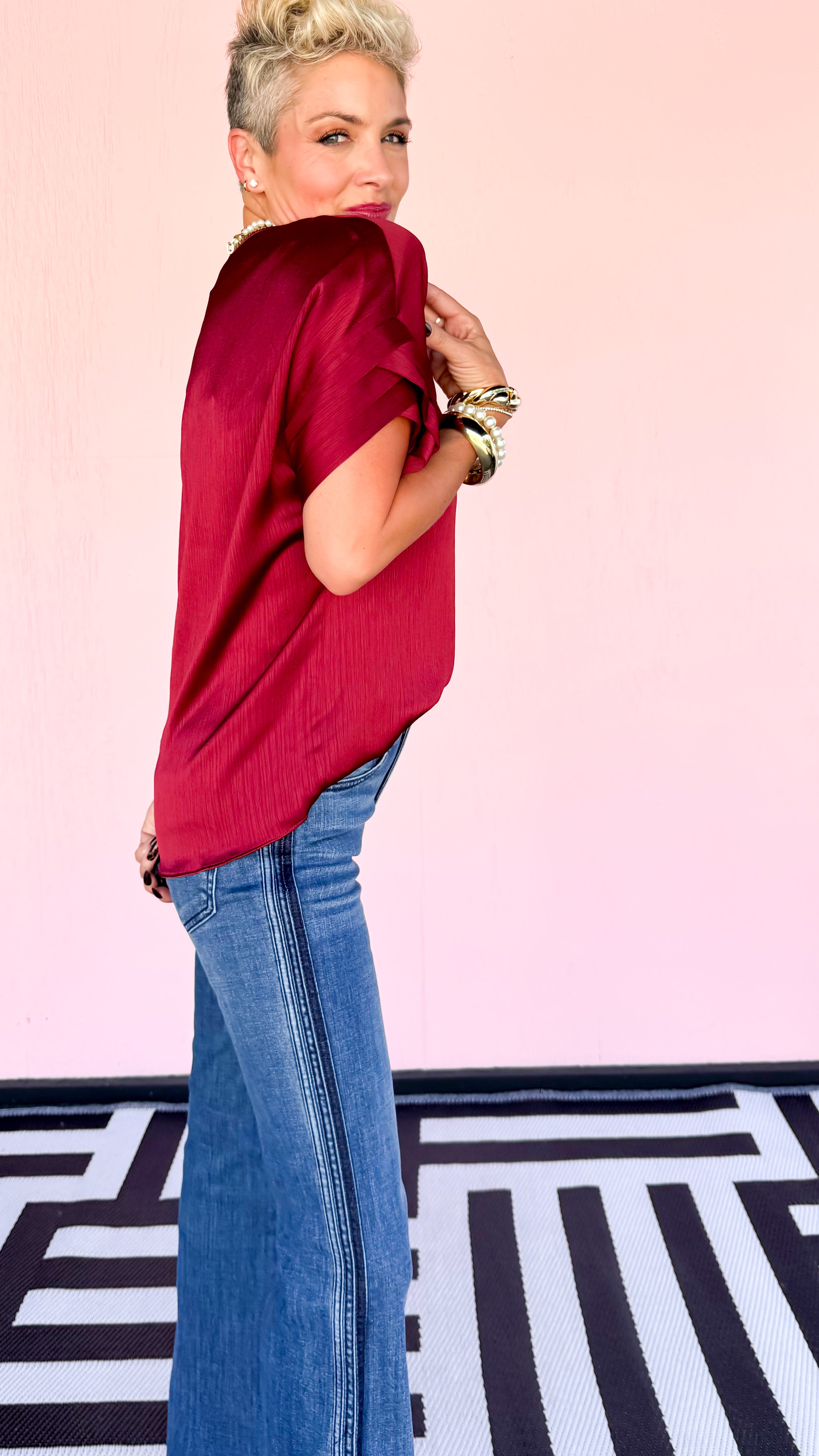 V- neck blouse with bands sleeve/Maroon