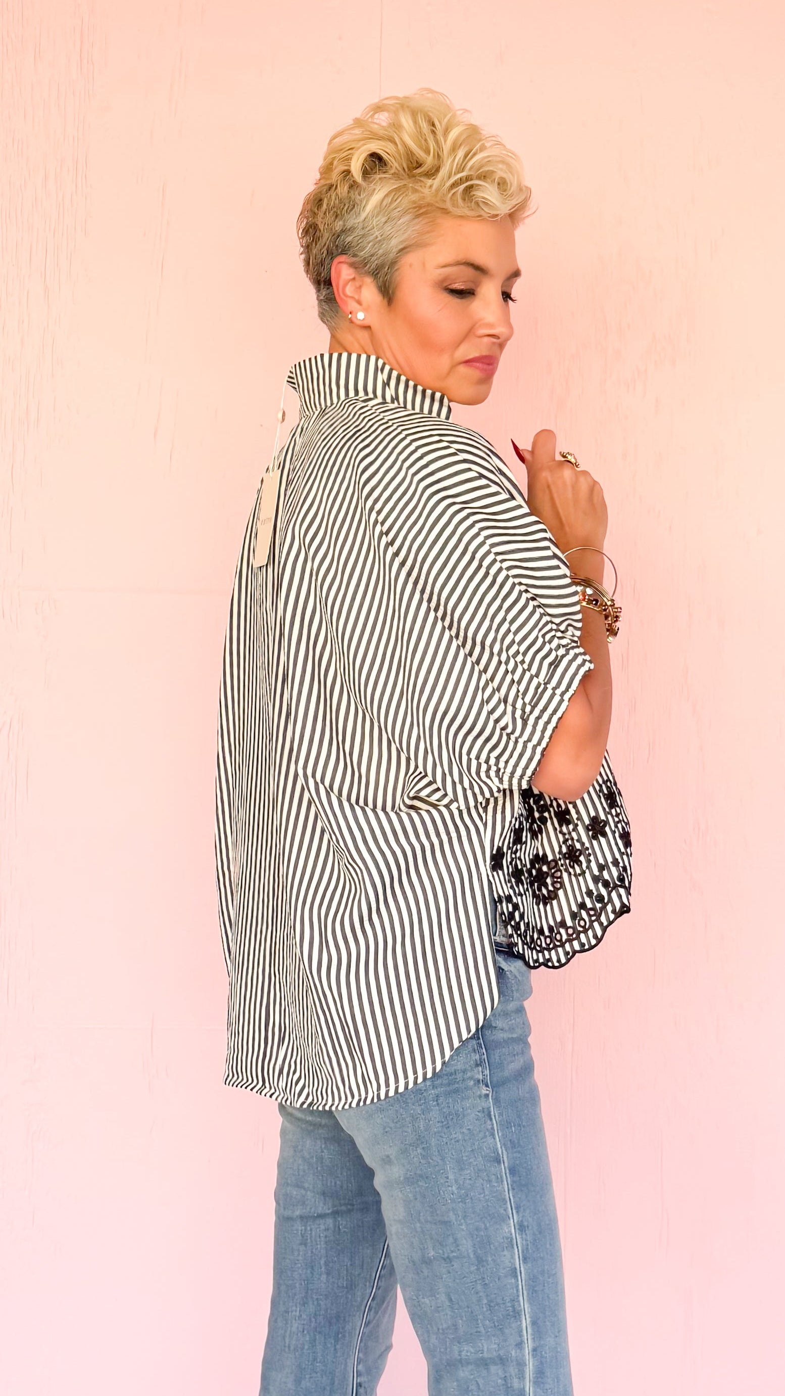 Seersucker Scalloped Edge Top/Black - The BLVD