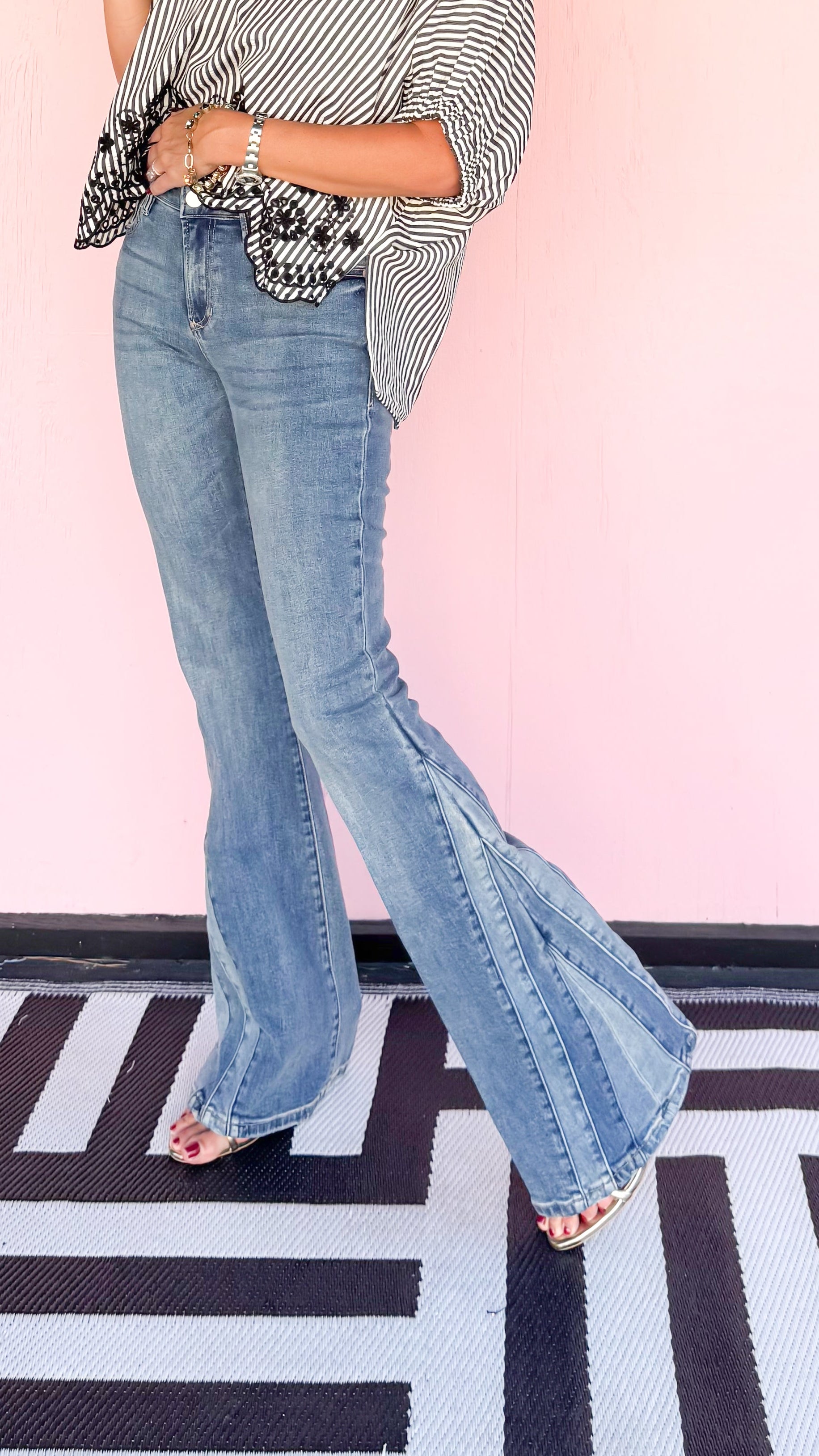 Rosa Flare Jean Detail Sides/Pool
