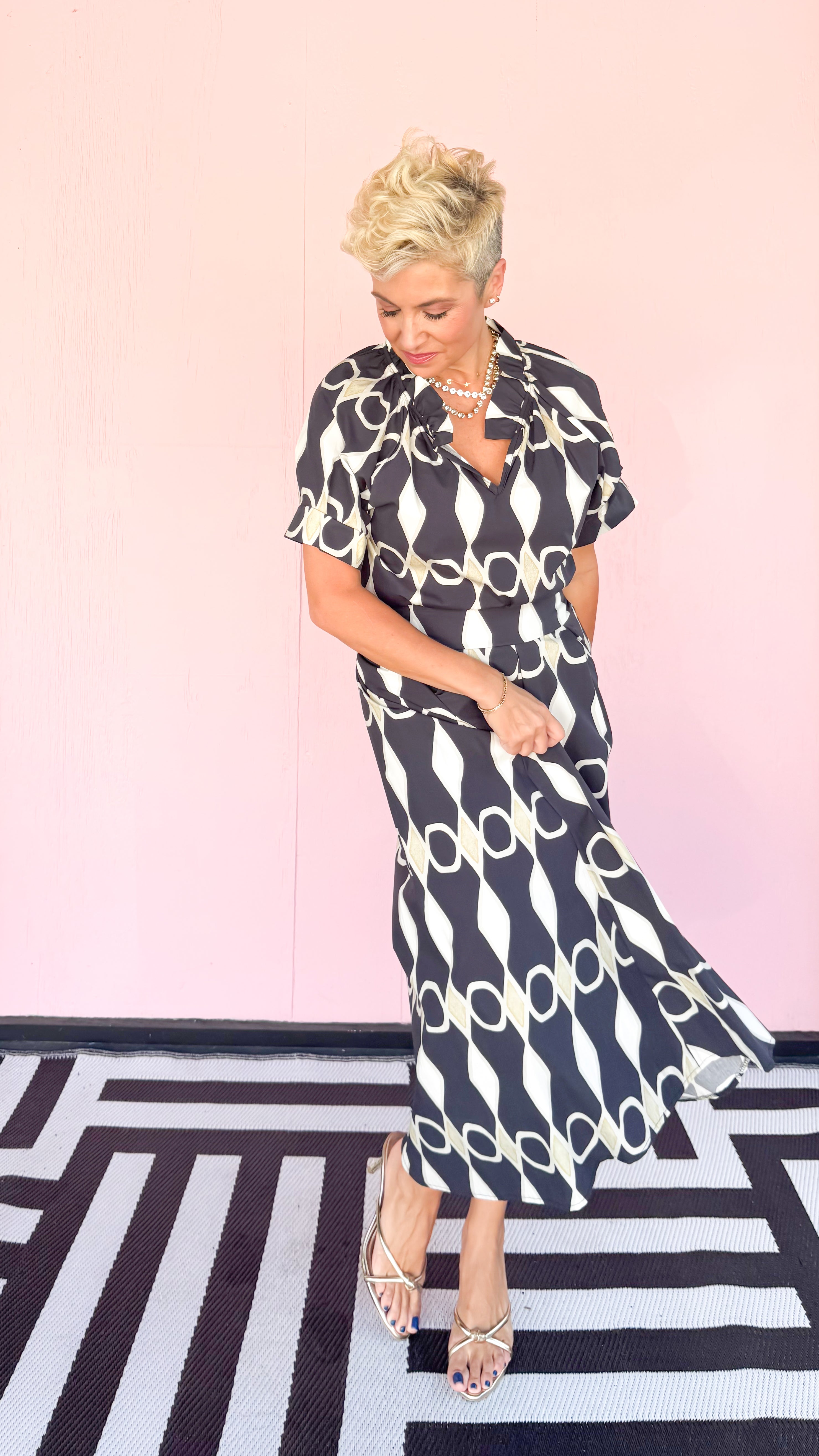 Abstract Diamond/Circle Print Skirt/Black