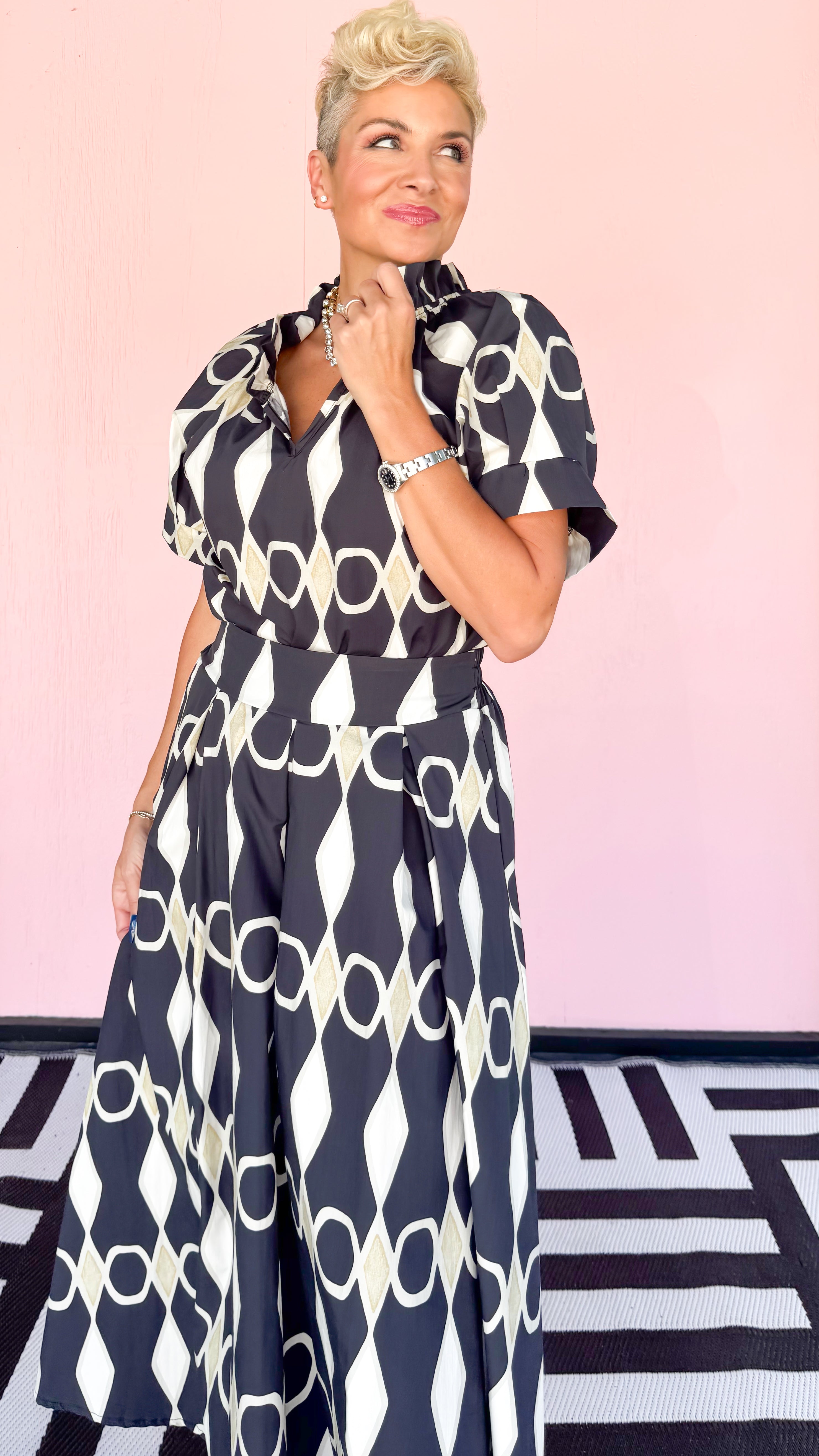 Abstract Diamond/Circle Print Top/Black