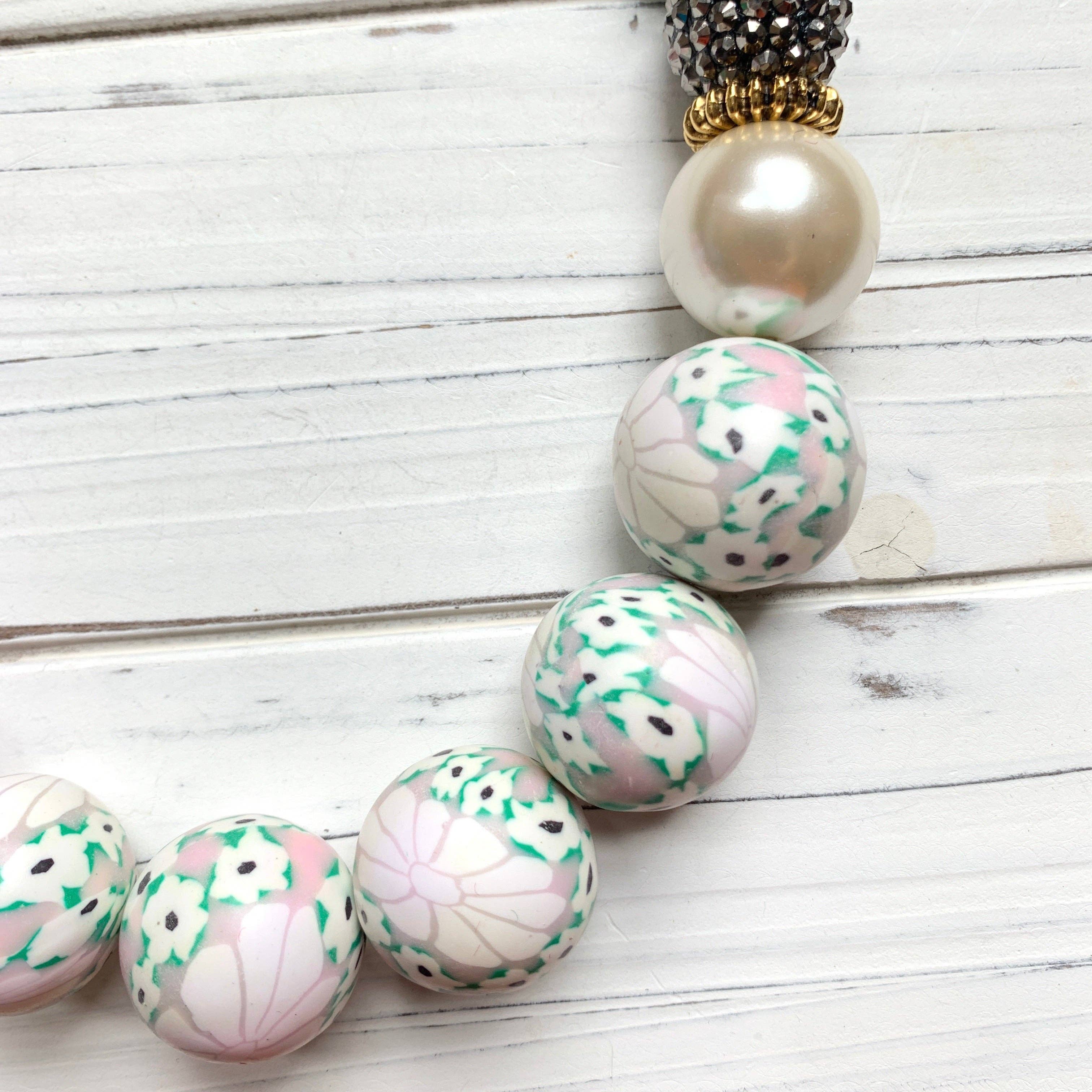 Sweet Pink and Green Queen Mum Beaded Necklace - The BLVD