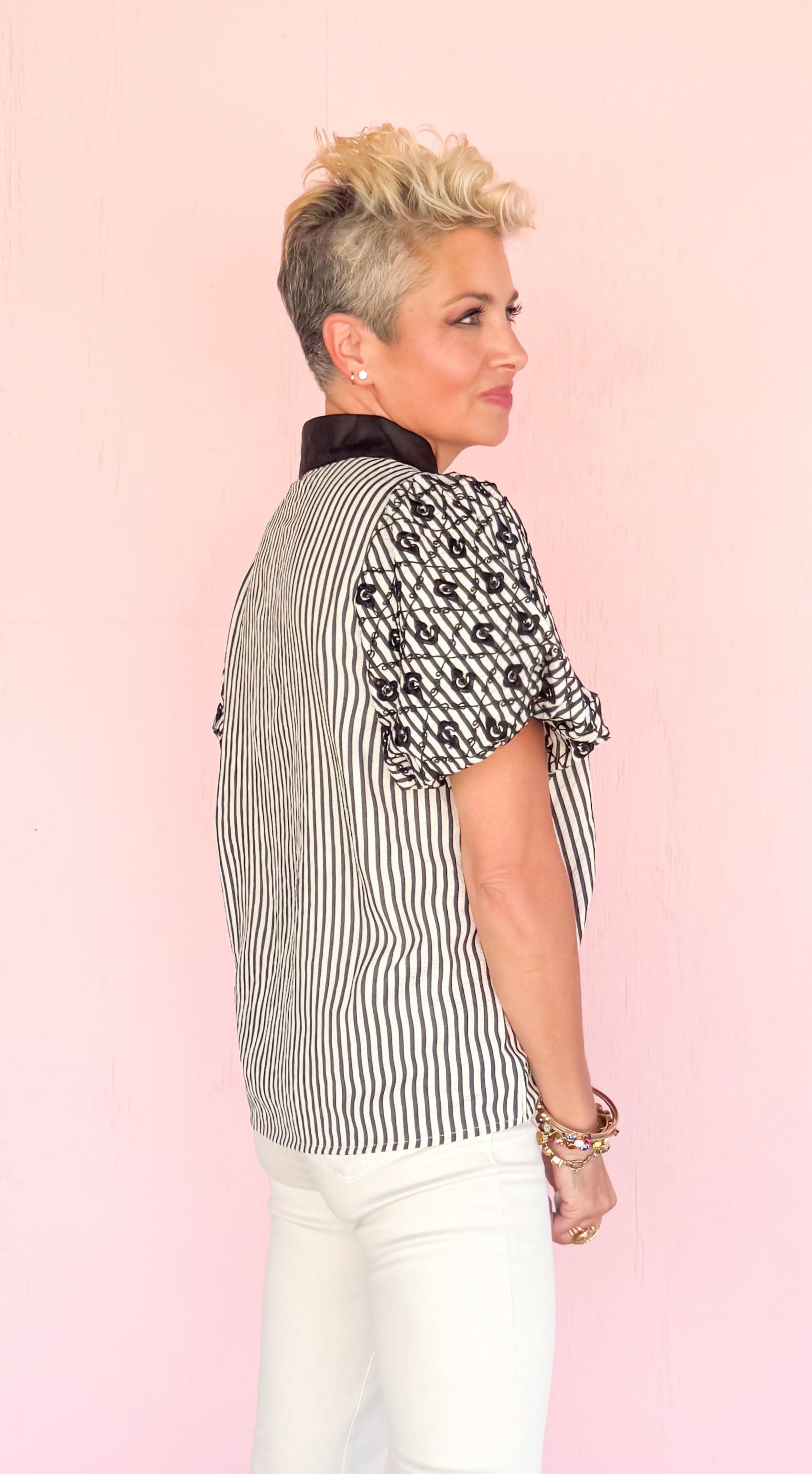 Embroidered Sleeve Seersucker Top/Black