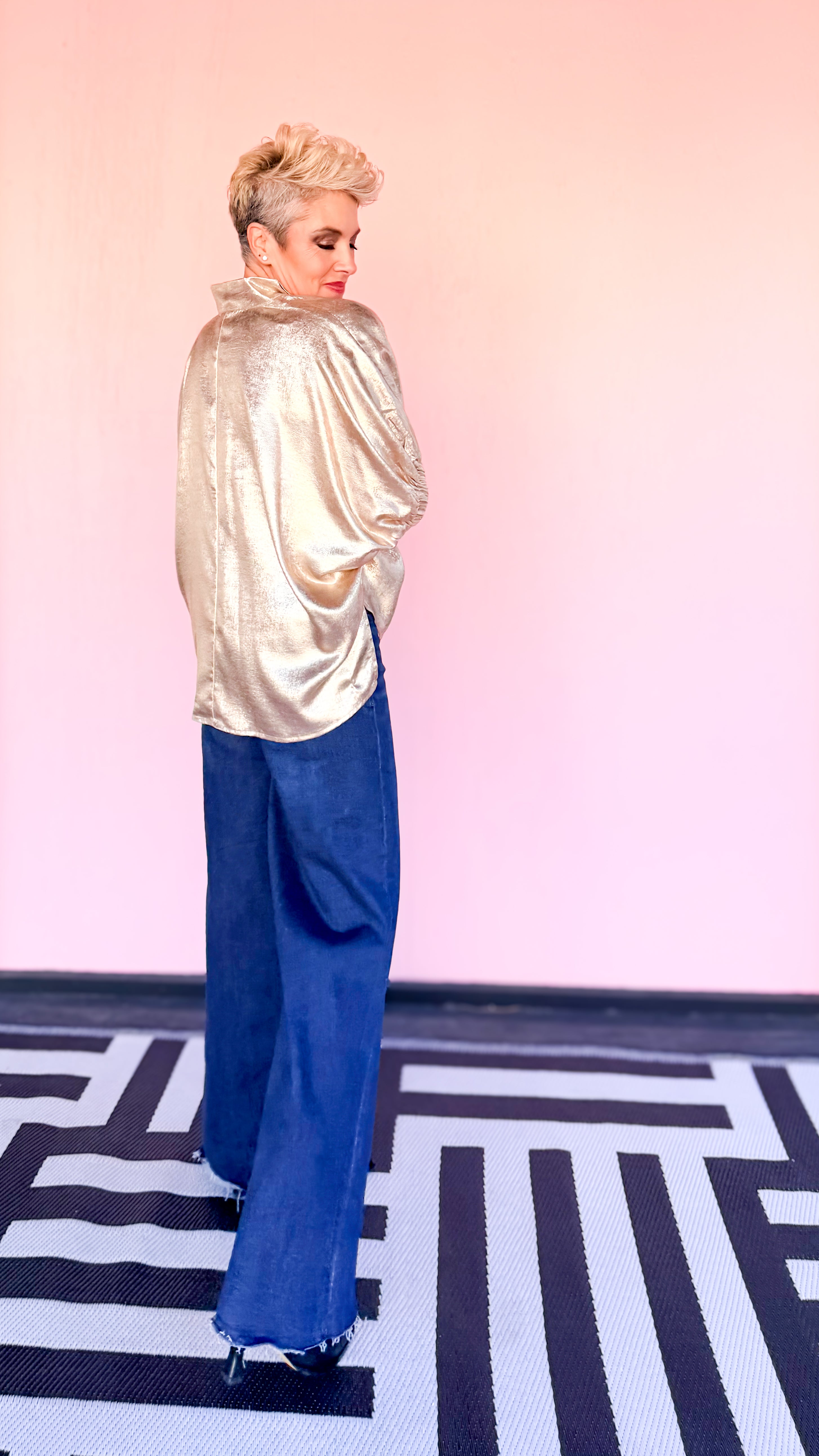 Leslie Metallic V-Neck Top/Gold