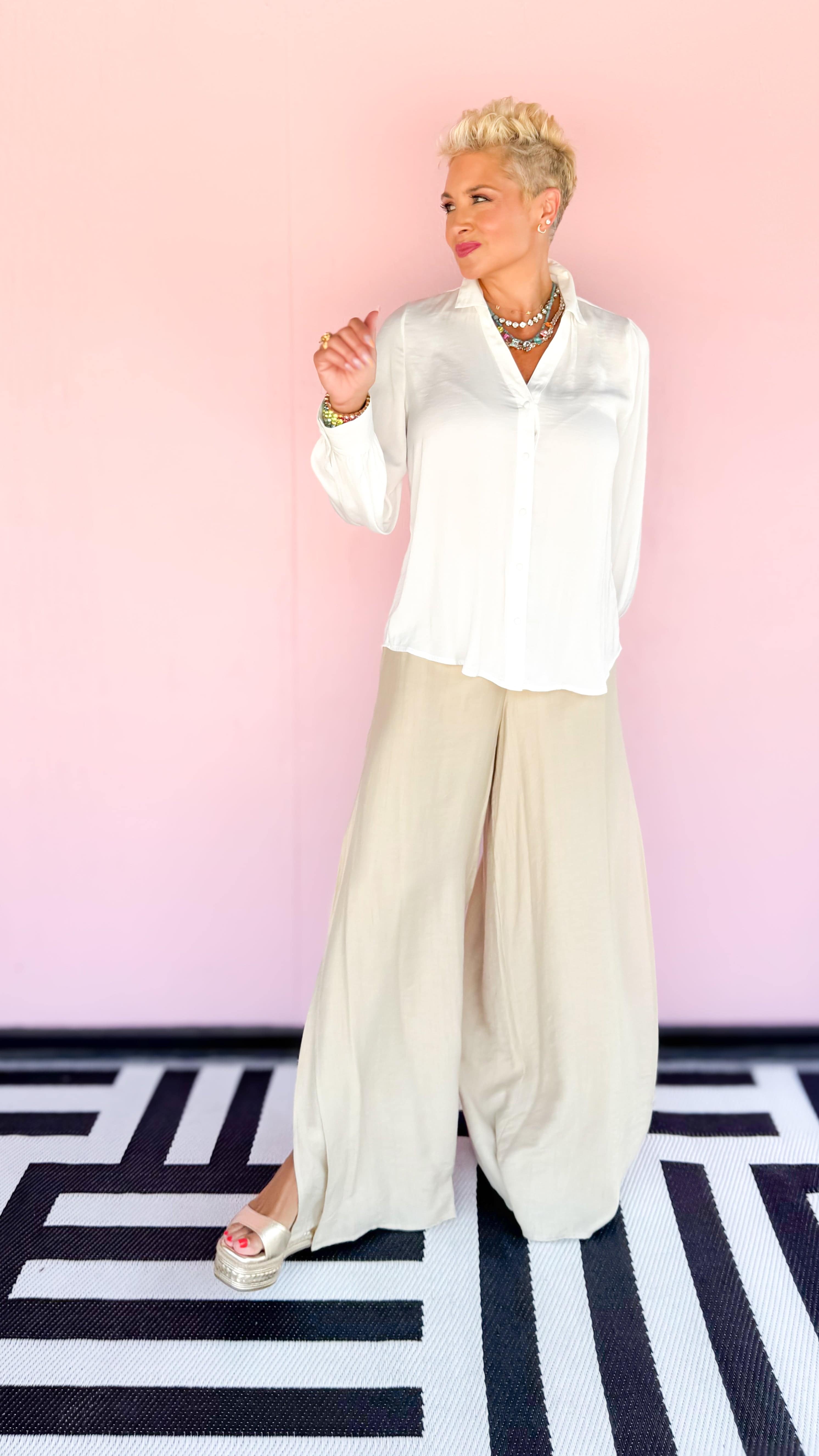 Classic V-neck button-down top in white - The BLVD