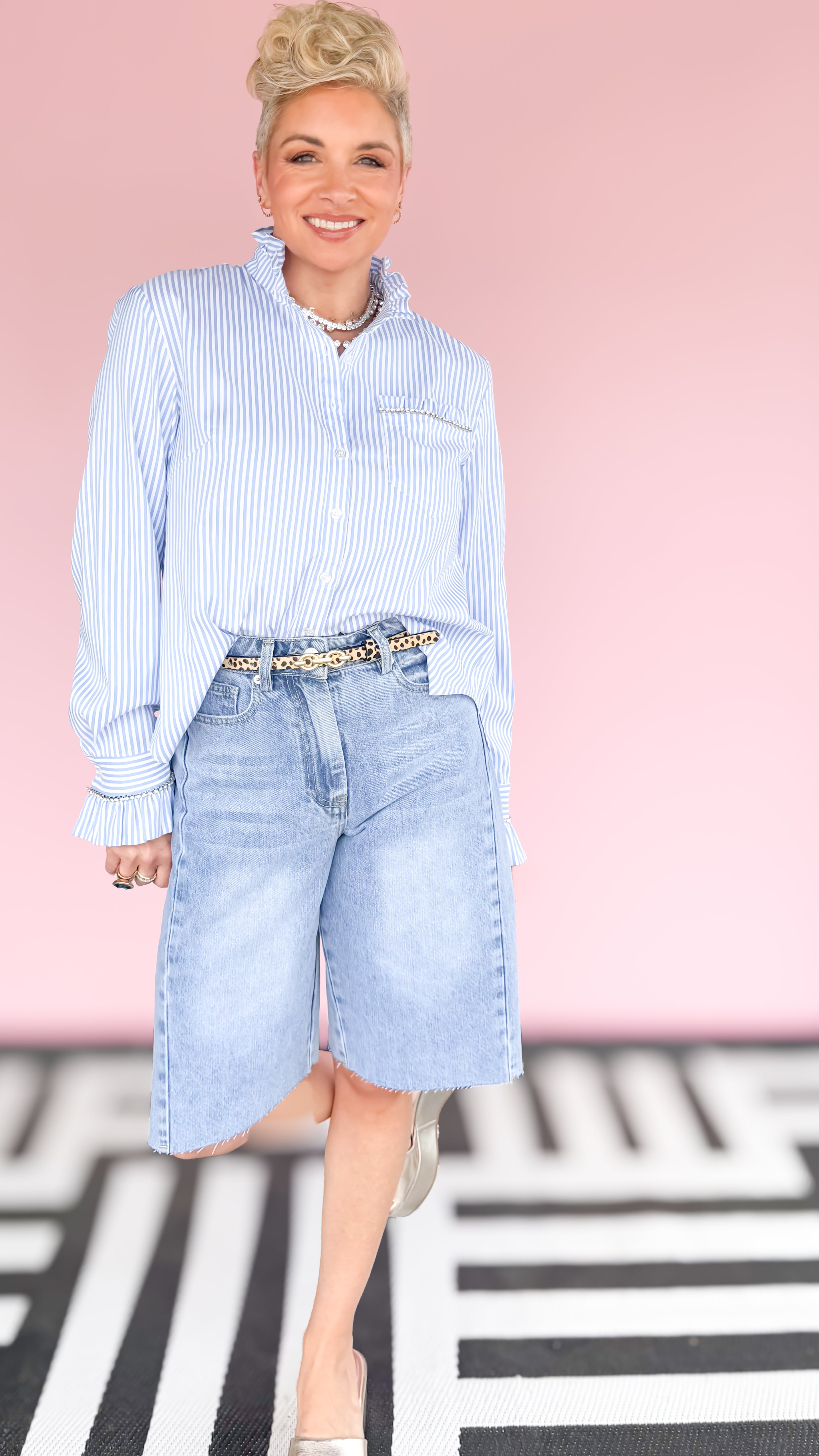 Jessica jorts with rough hem worn on model - side view - BLVD Boutik