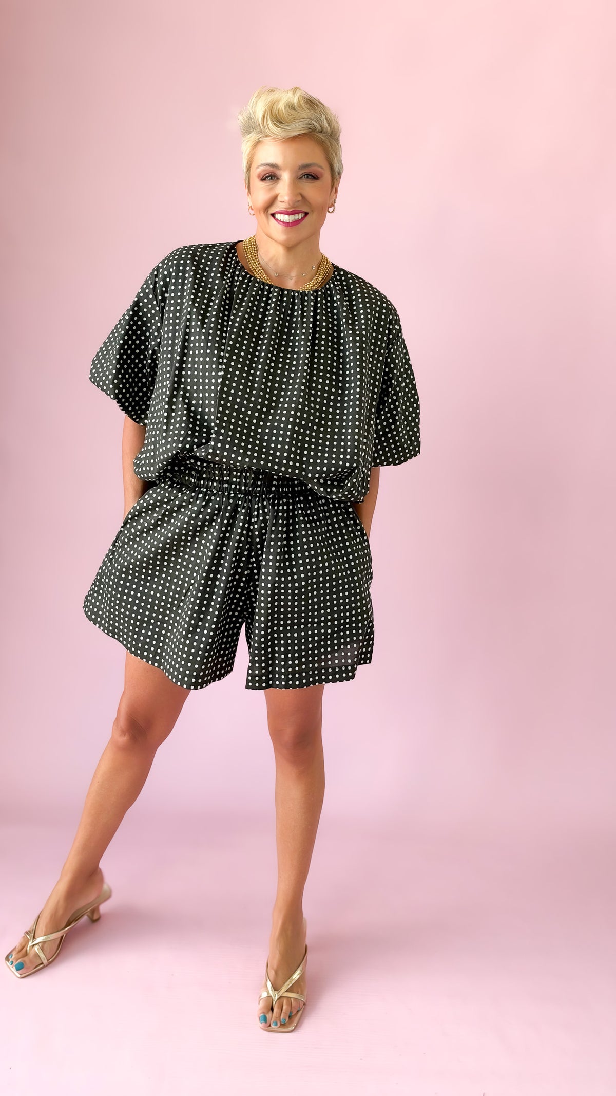 Pleated Elastic Waist Shorts/Black