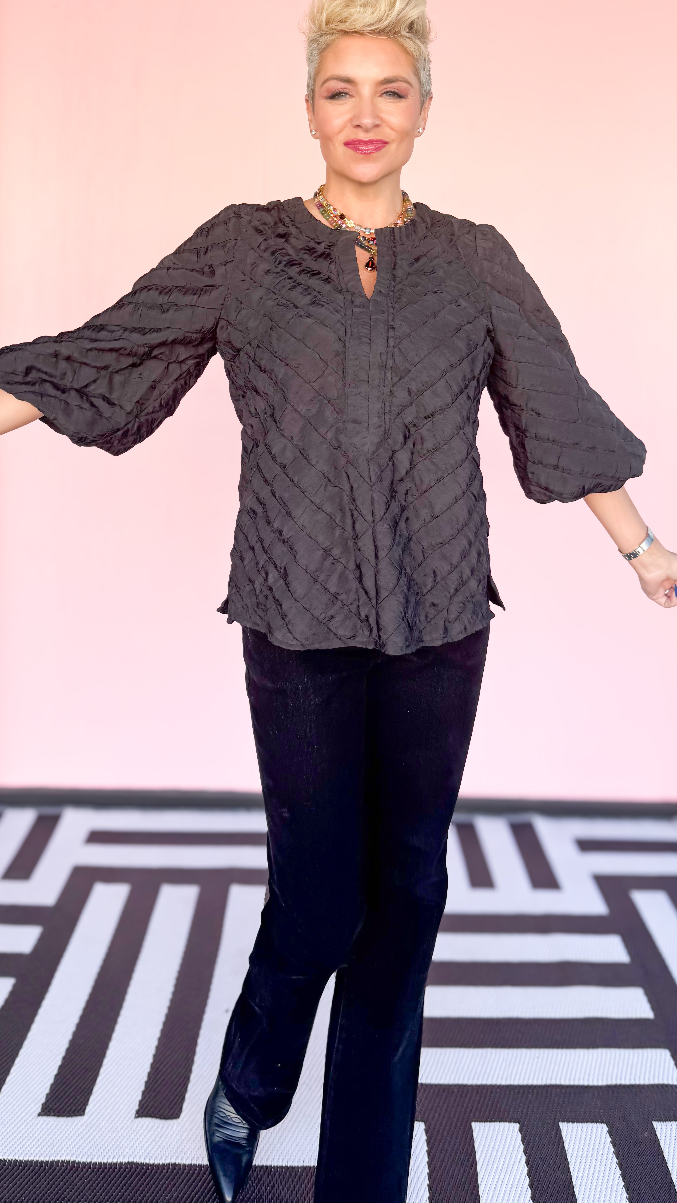 Puffy Chevron Top /Black - The BLVD