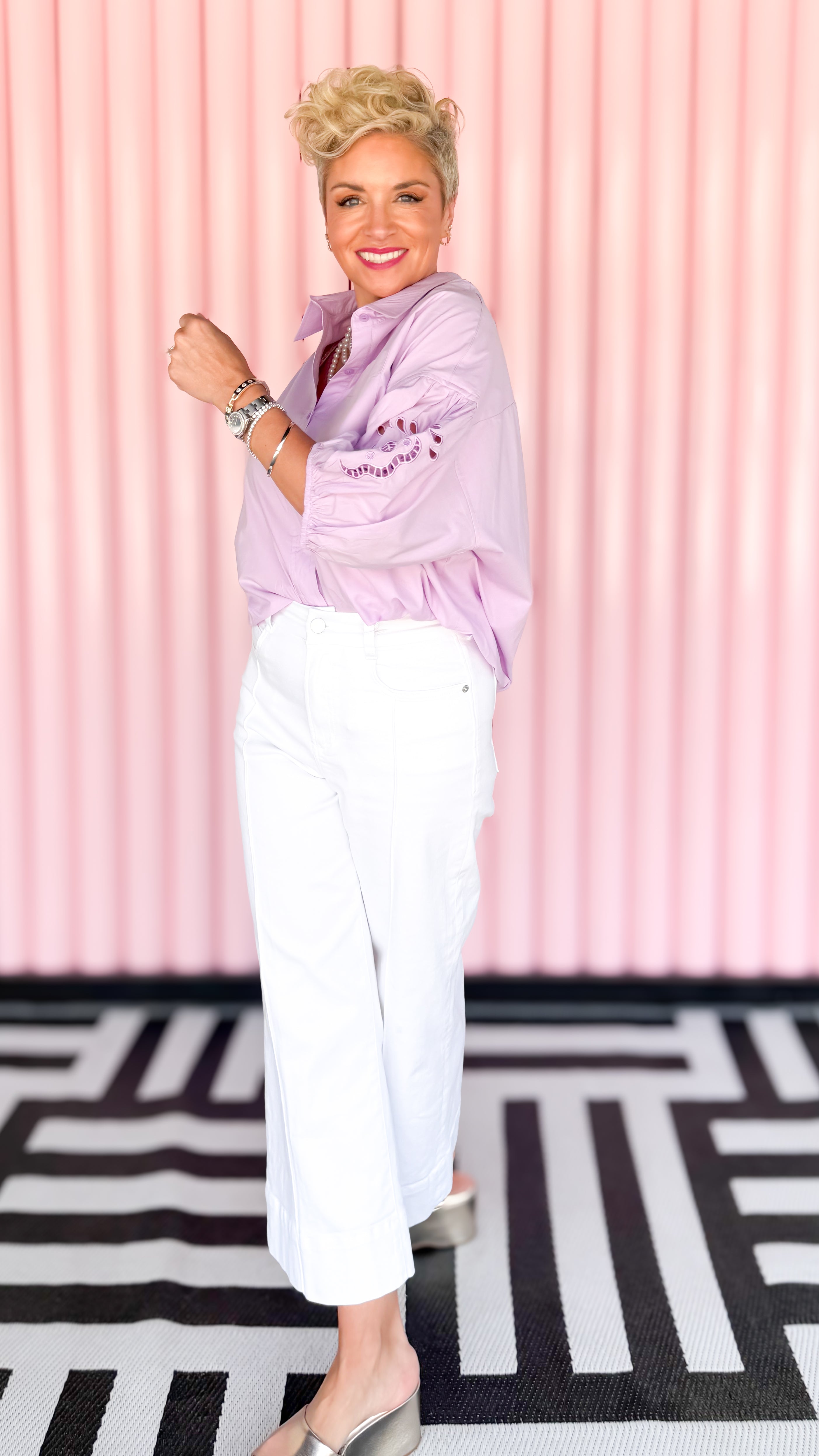 CUT OUT BUBBLE SLEEVE TOP