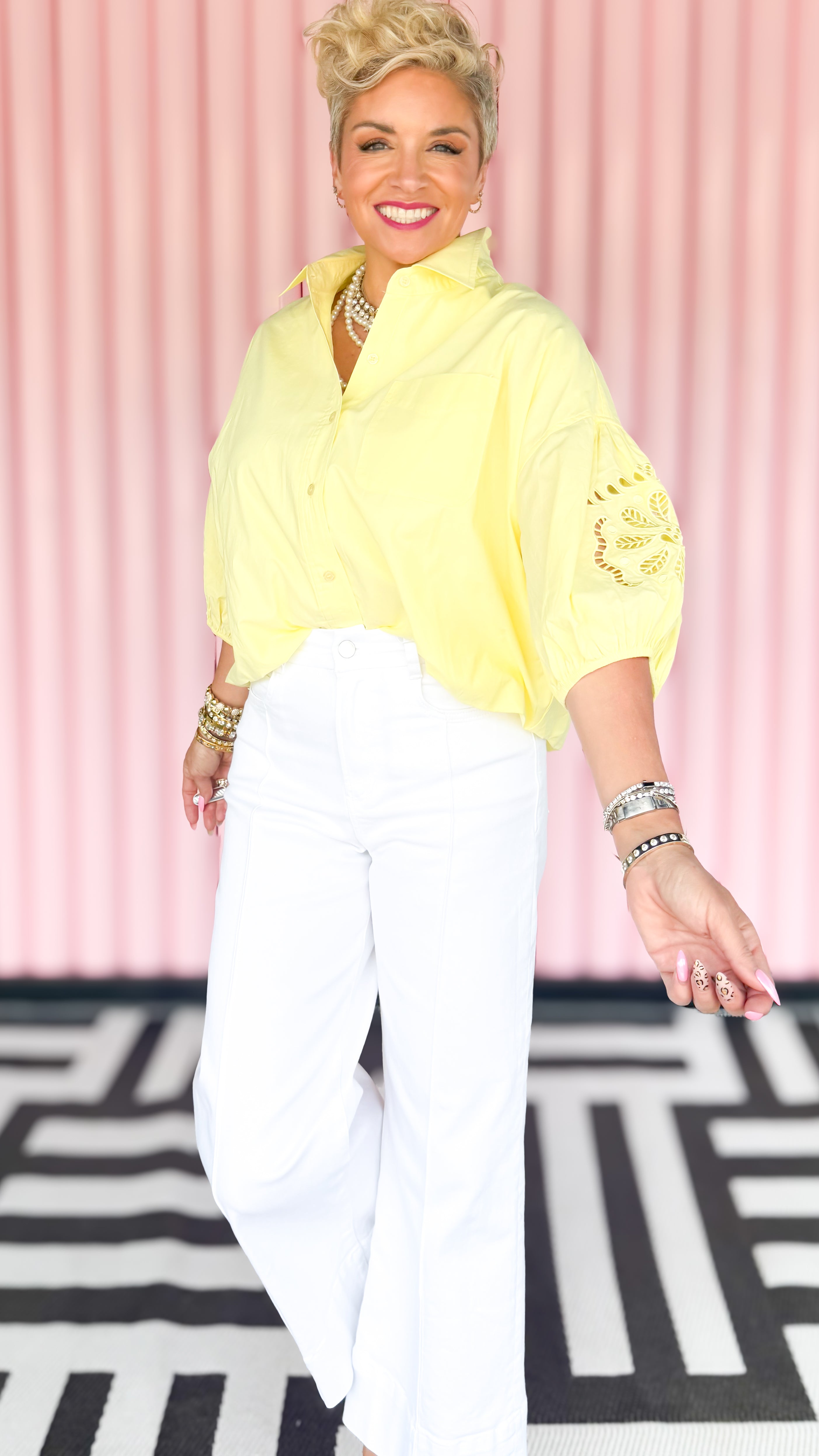 CUT OUT BUBBLE SLEEVE TOP