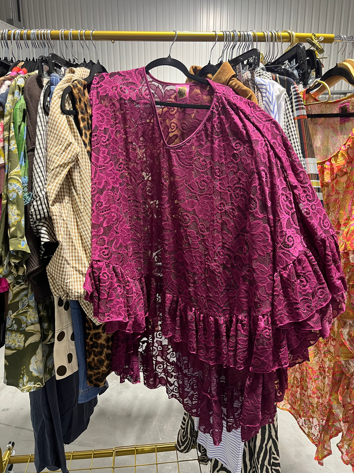 Oversized Lace Ruffle Top/Burgundy