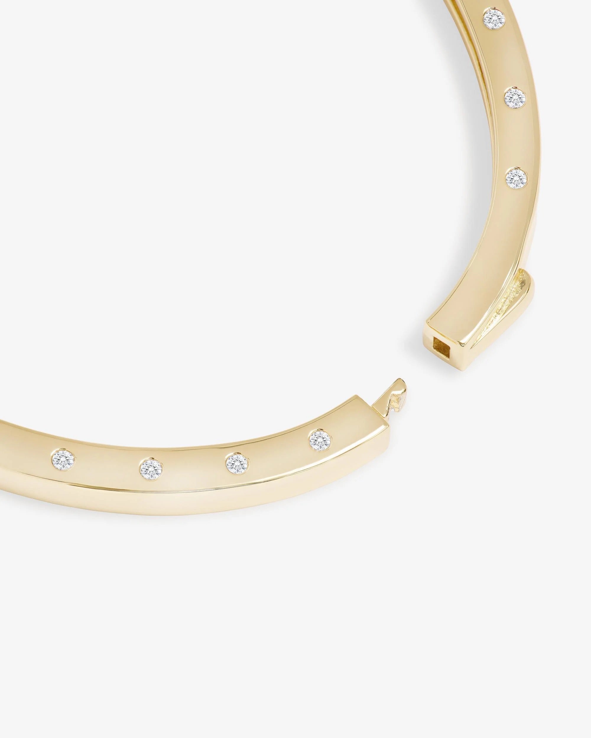 Ashley Lock Cuff 6mm jewelry detail - back view - BLVD Boutik