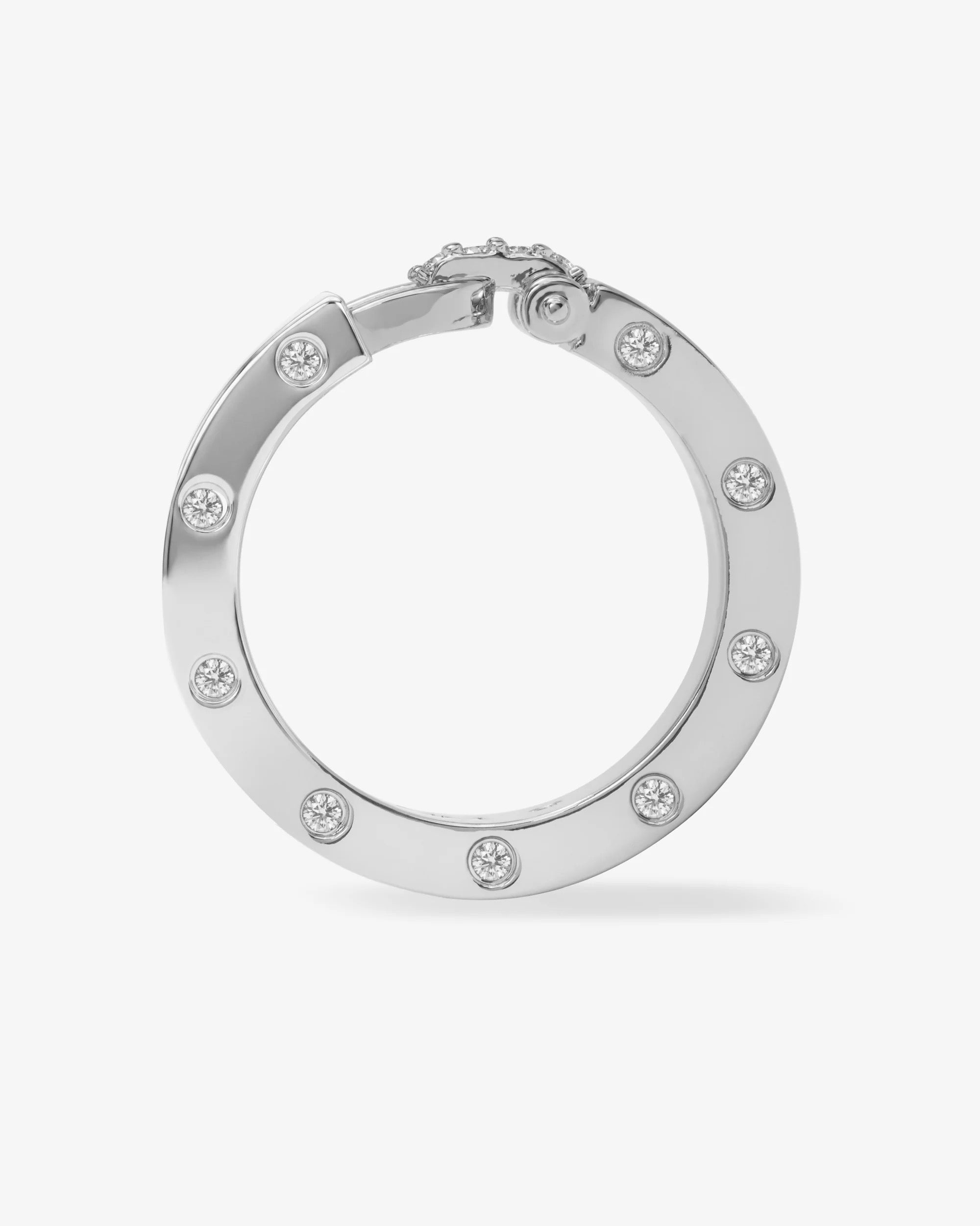 Ashley Smooth Lock ring jewelry detail - close-up - BLVD Boutik