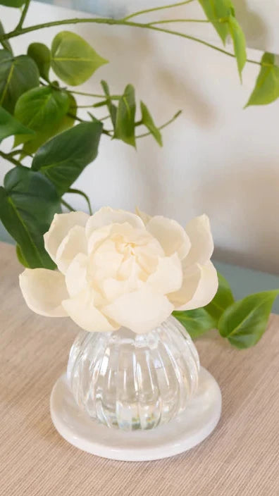 Flower diffuser home fragrance product photo - BLVD Boutik