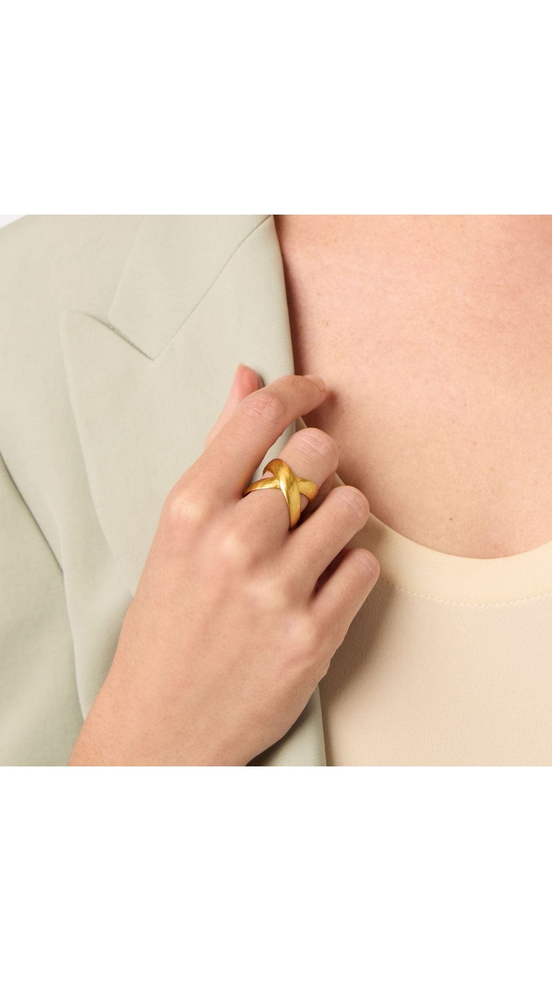 Julie Vos Catalina X Ring in Gold - detail
