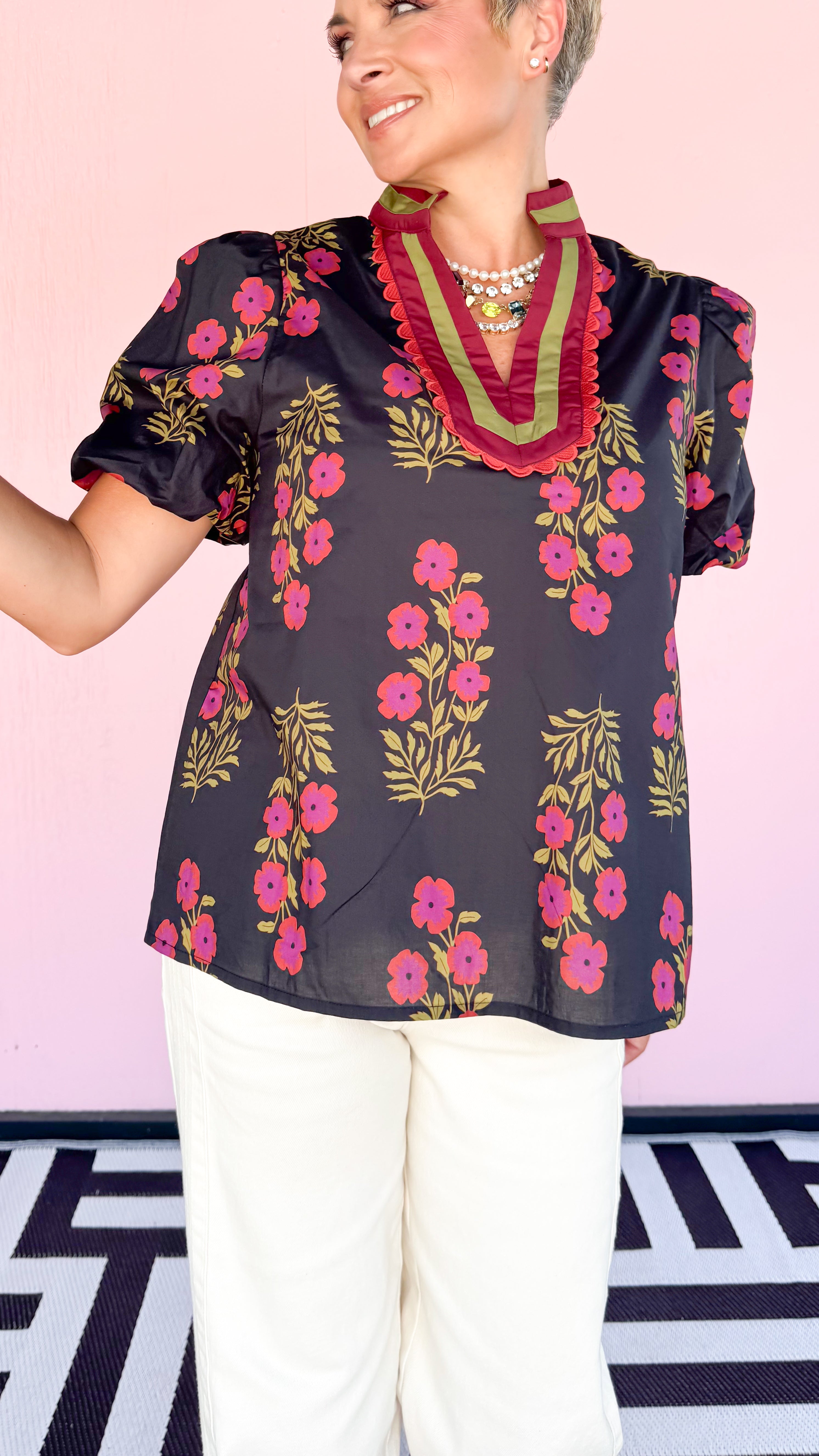 Bubble Sleeve Floral VNeck Top/Black