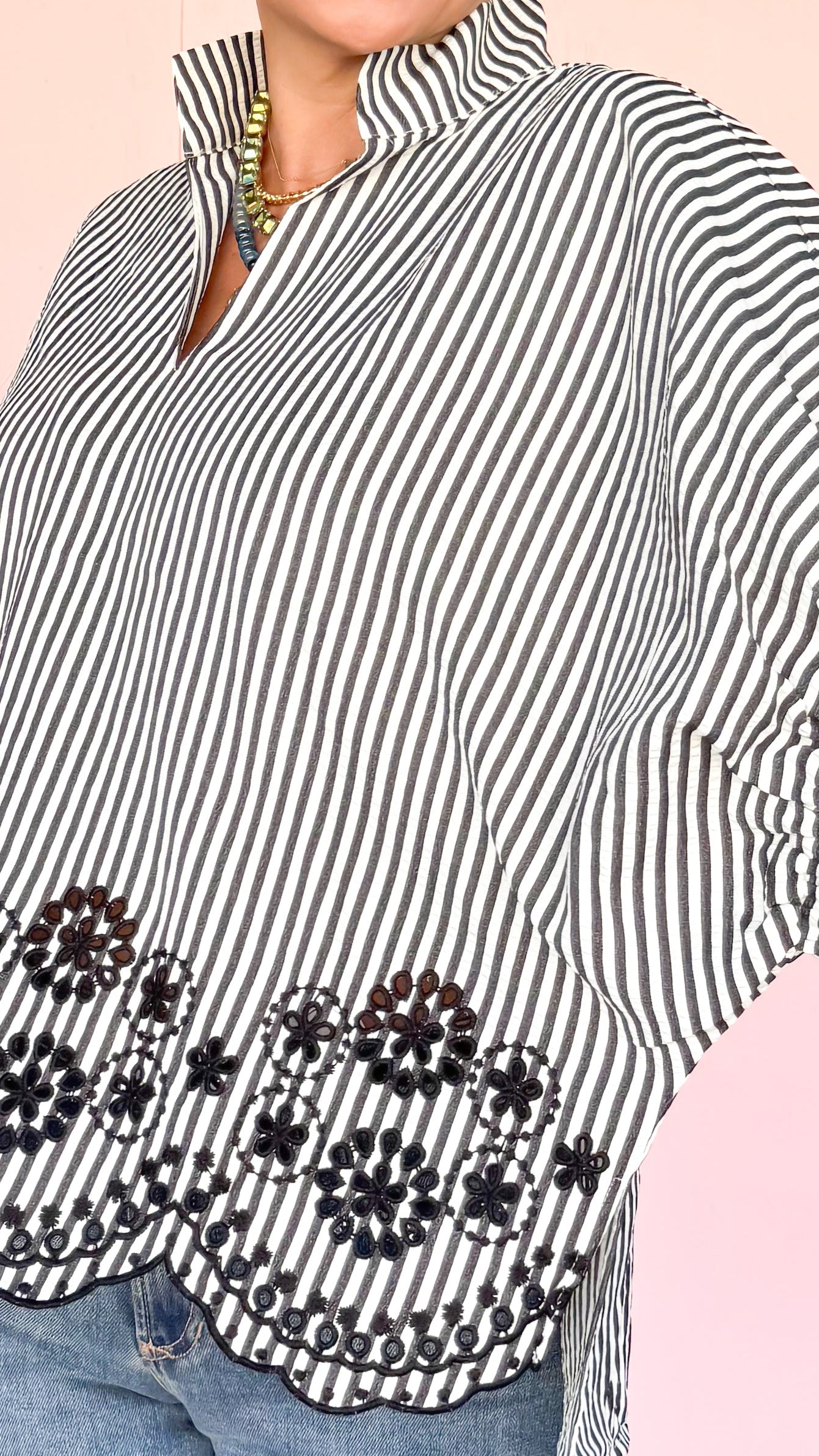 Seersucker Scalloped Edge Top/Black - The BLVD