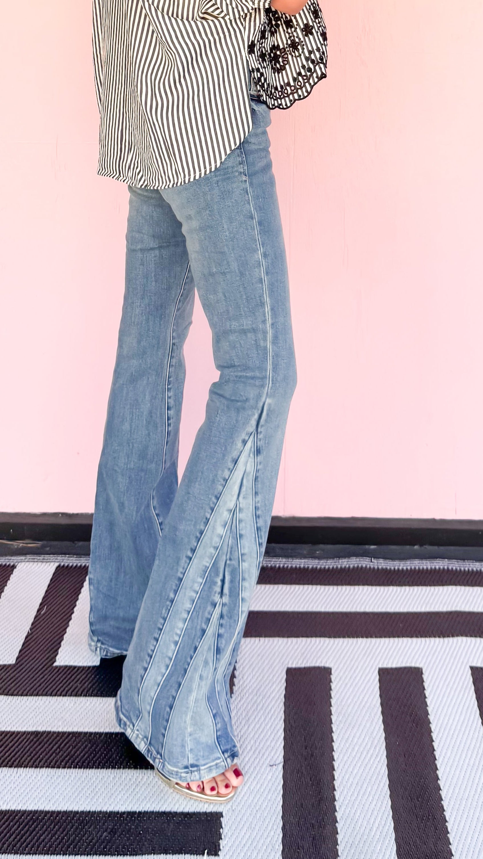 Rosa Flare Jean Detail Sides/Pool
