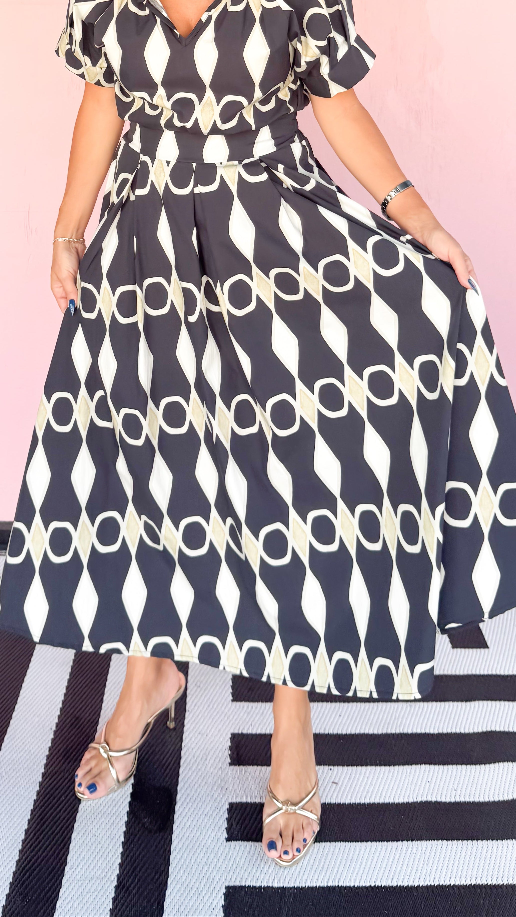 Abstract Diamond/Circle Print Skirt/Black