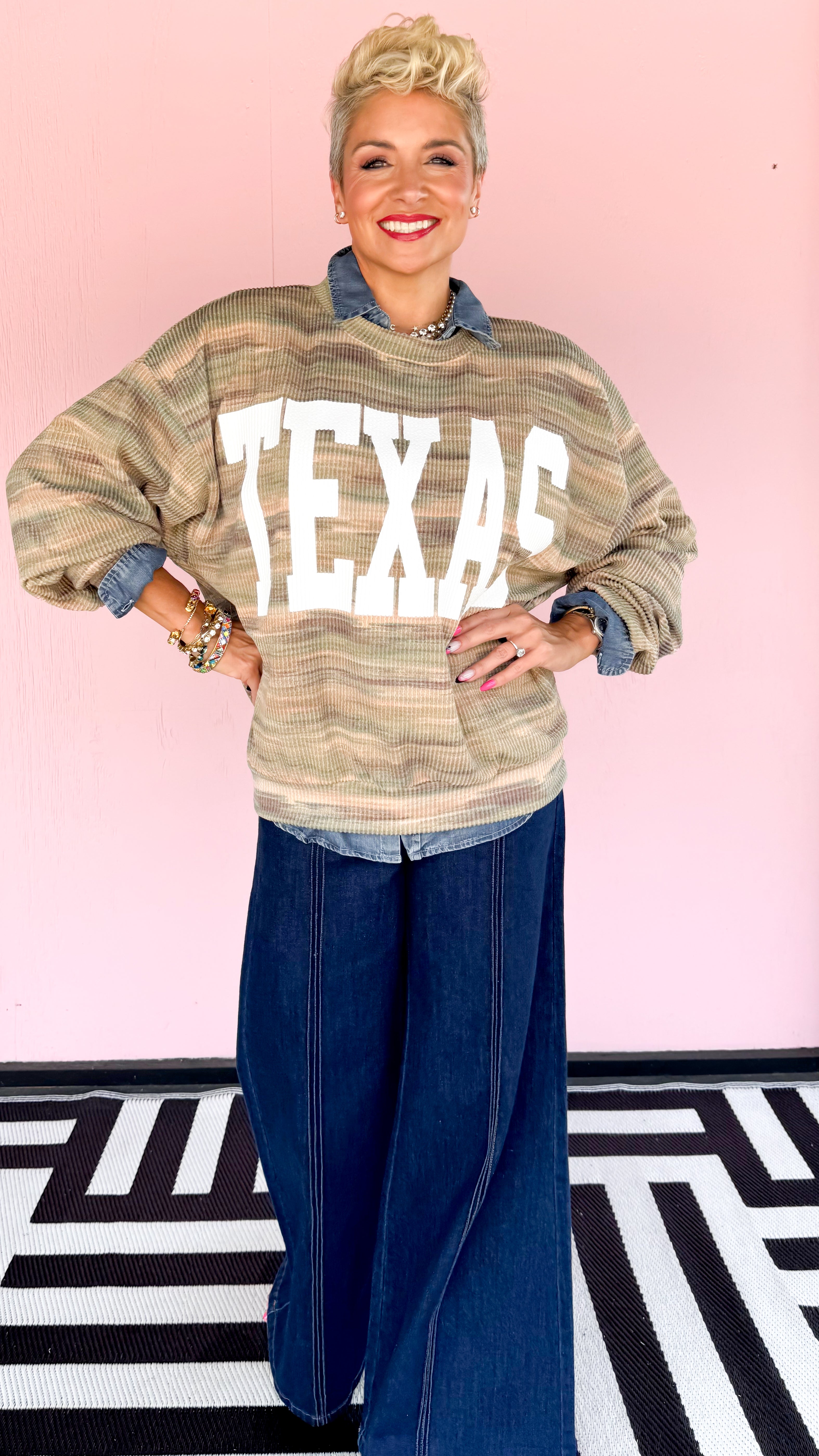 Oversized Texas Graphic Top in Olive