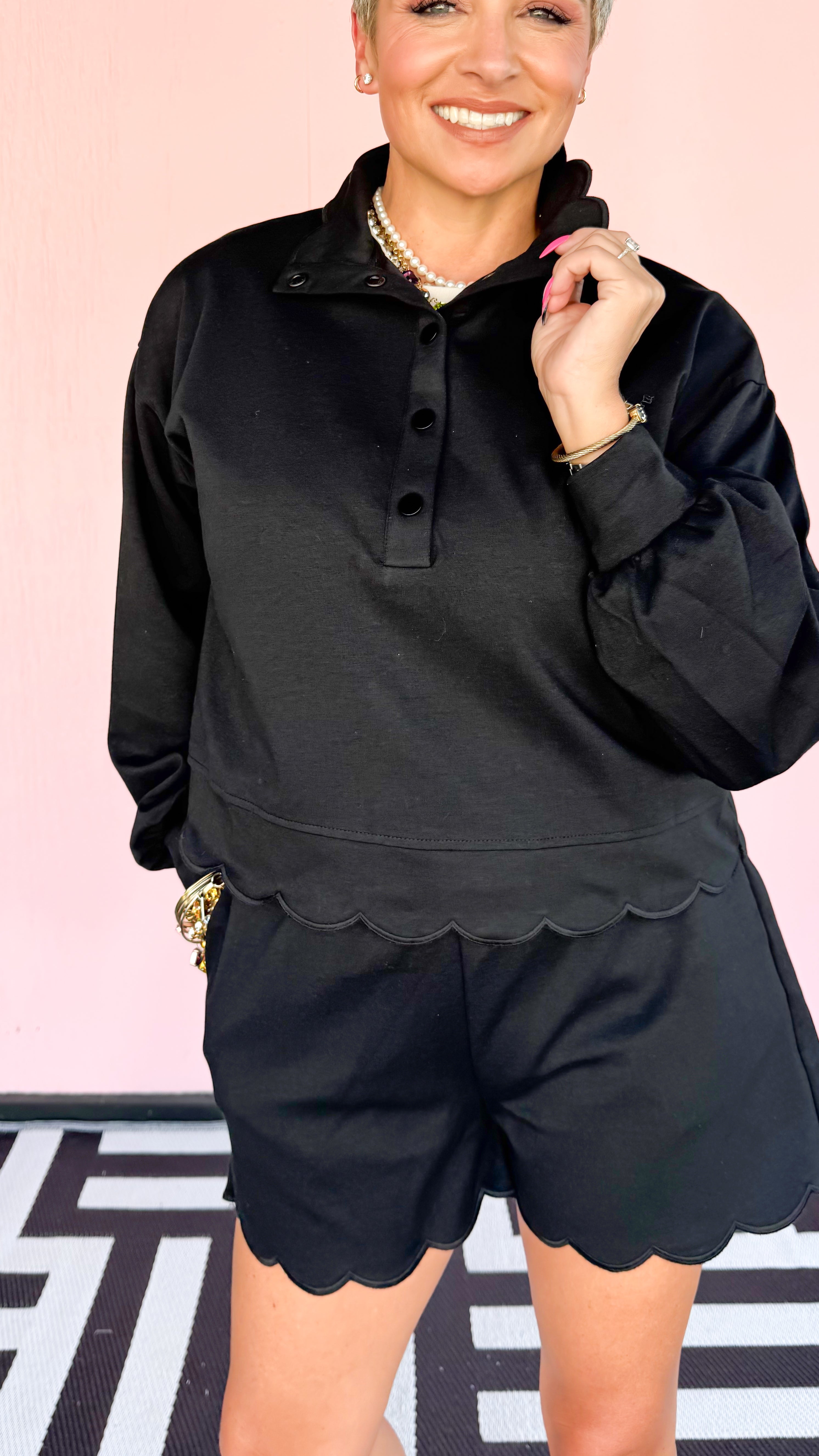 Sally Scalloped Edge Top/Black