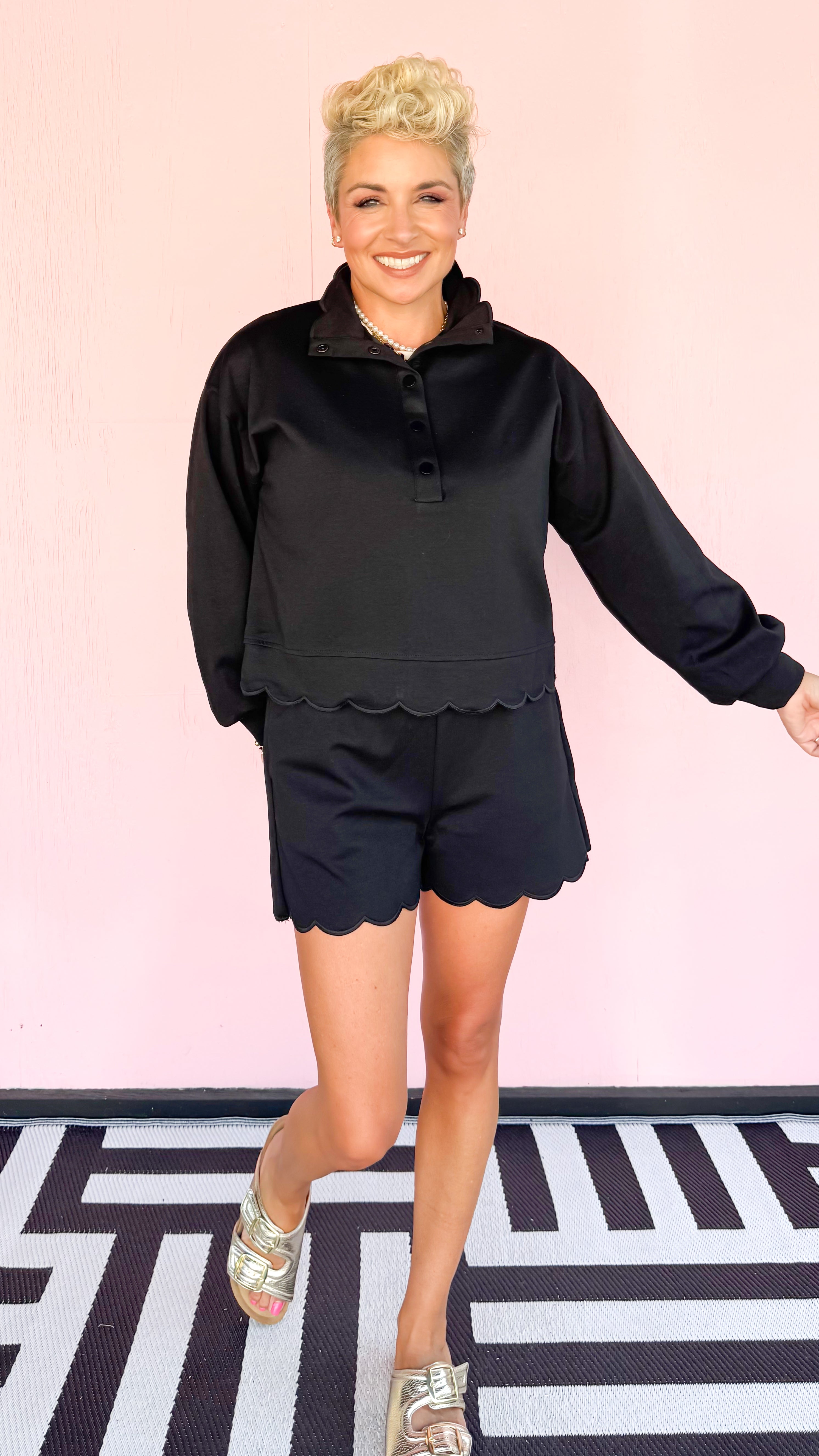 Sally Scalloped Edge Top/Black