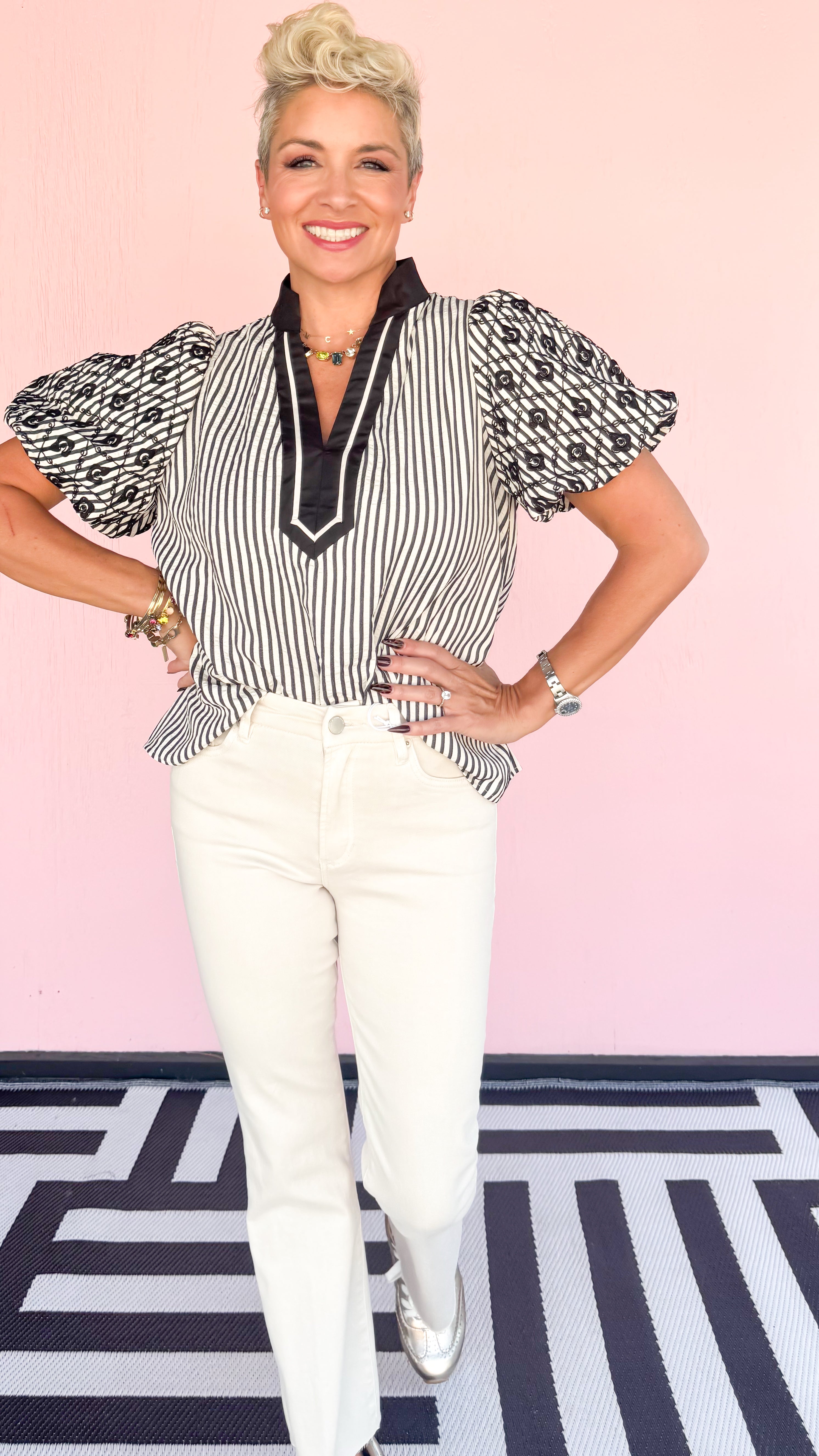 Embroidered Sleeve Seersucker Top/Black