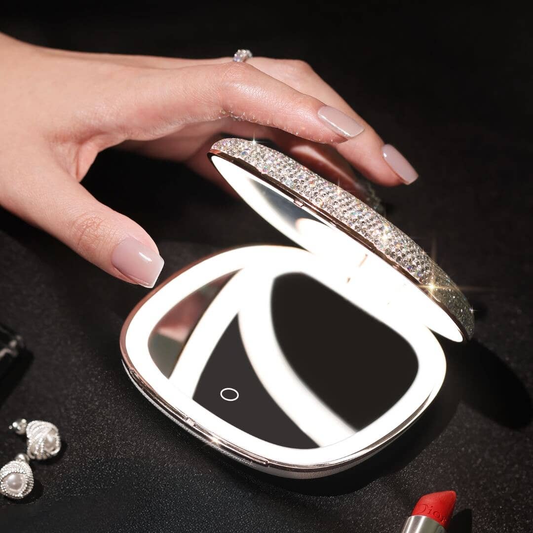 Mila 2 luxe compact mirror with LED lights product photo - detail view - BLVD Boutik