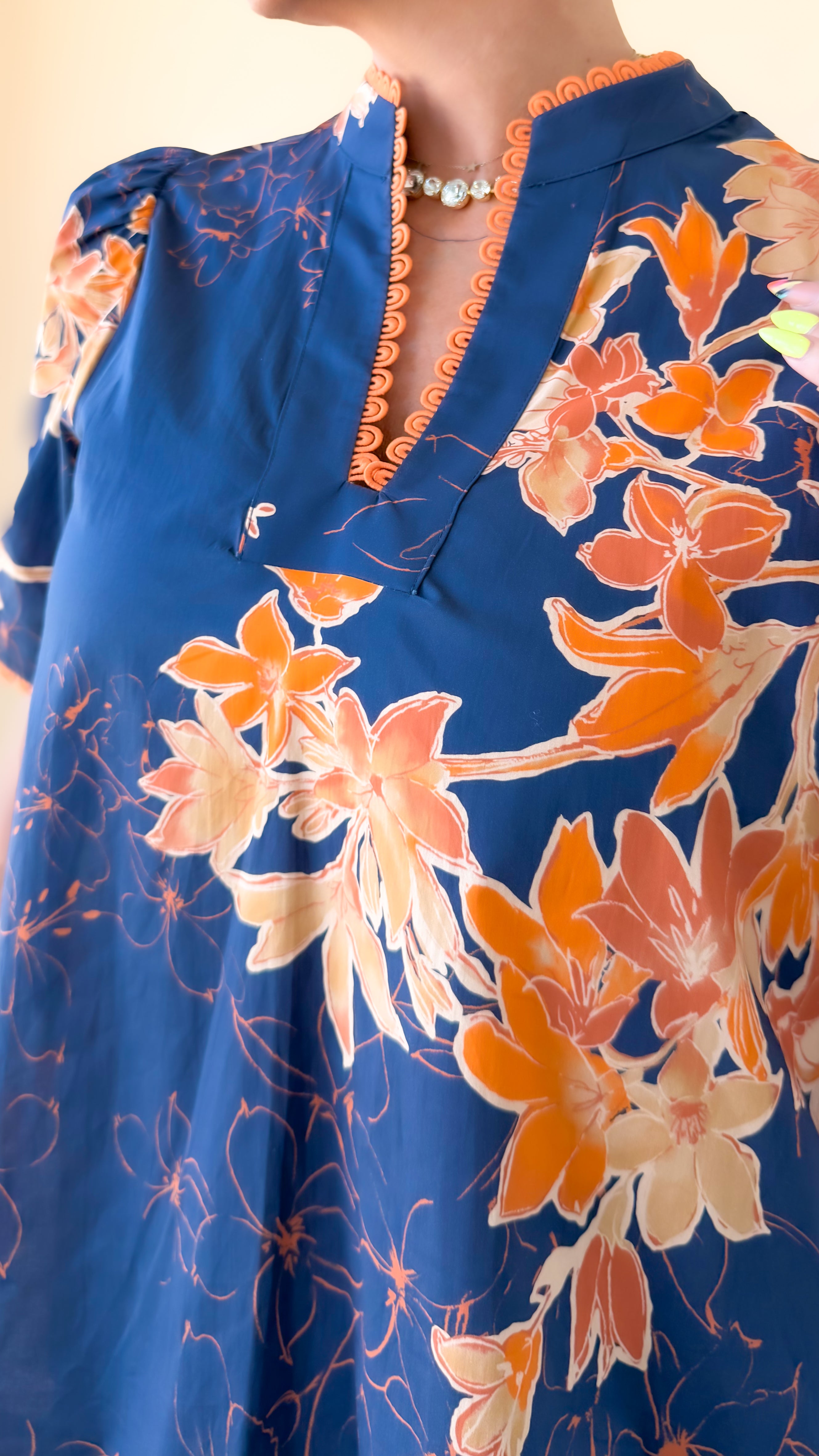 Floral Scallop Hem Top/Navy