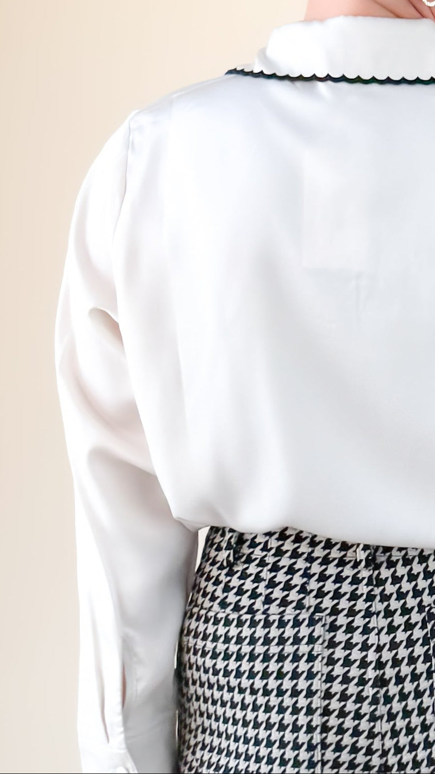 Satin Scallop Trim Blouse/Cream