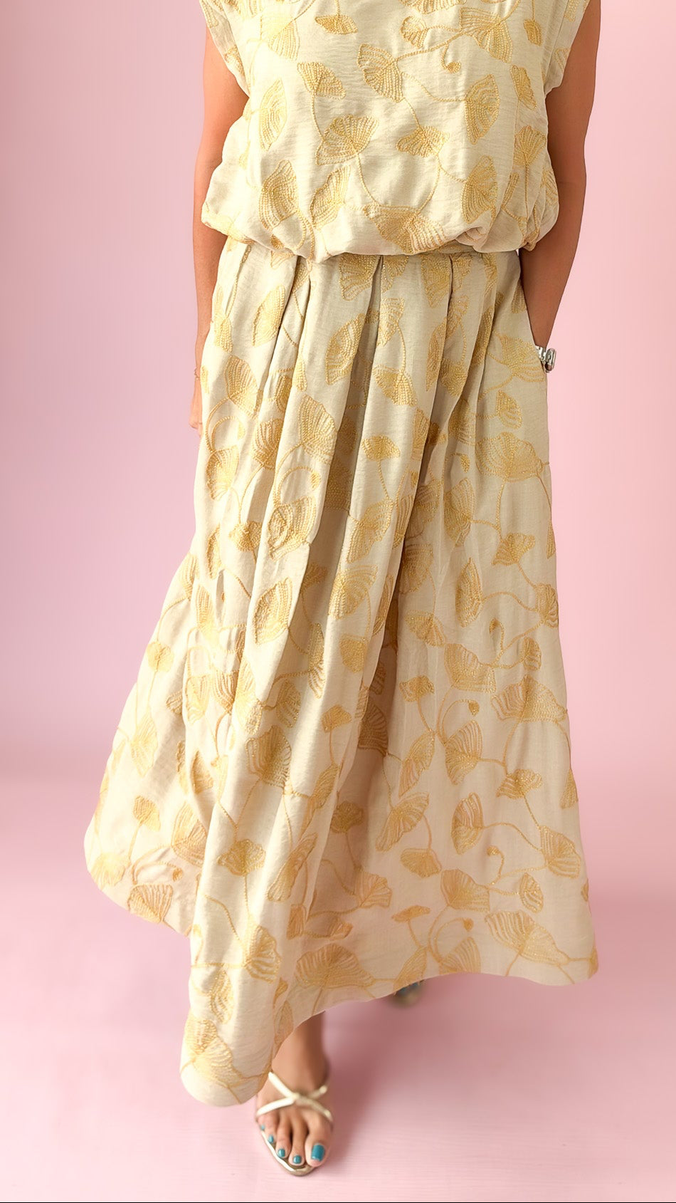Embroidered Midi Skirt/Beige