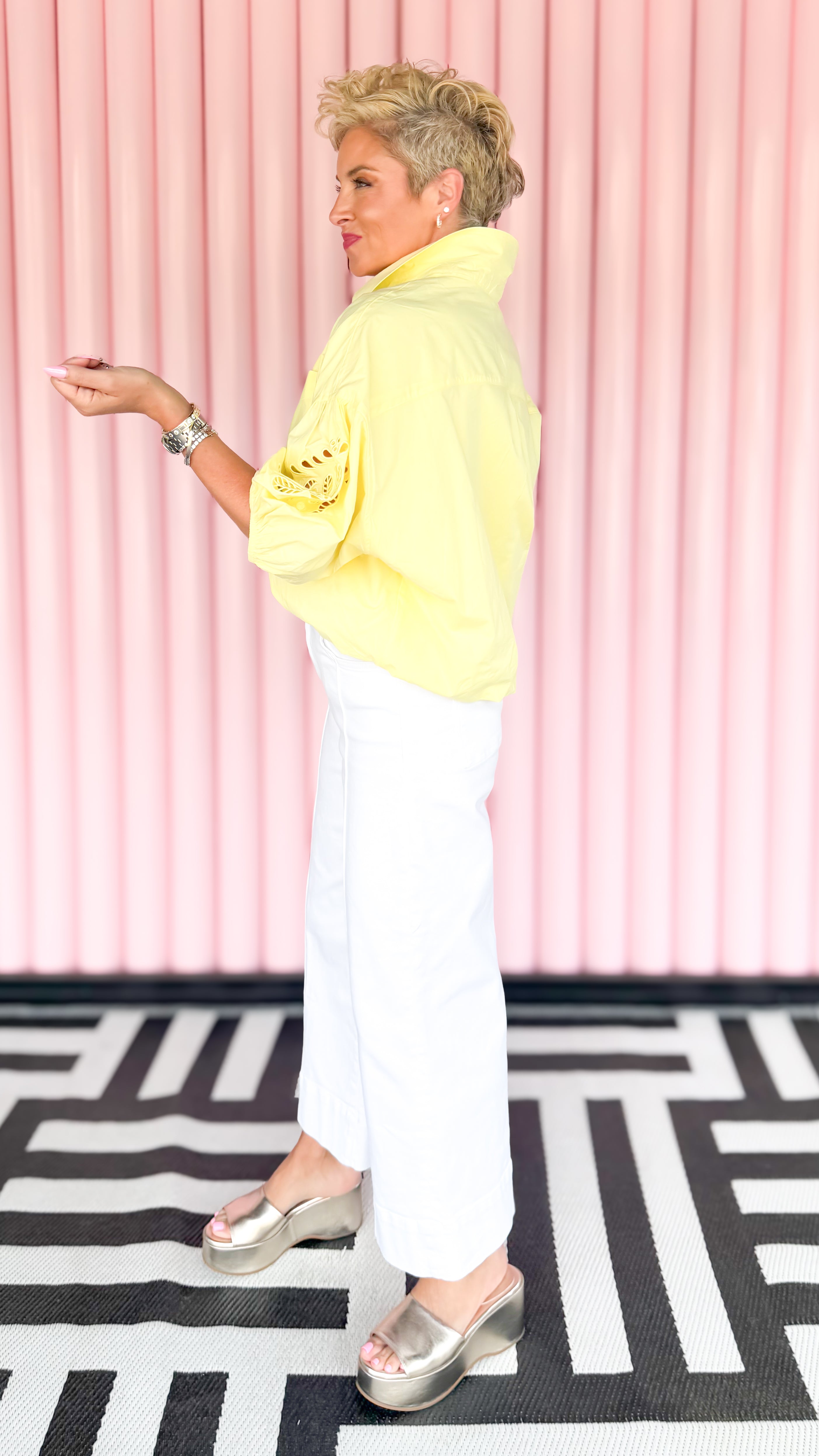 CUT OUT BUBBLE SLEEVE TOP