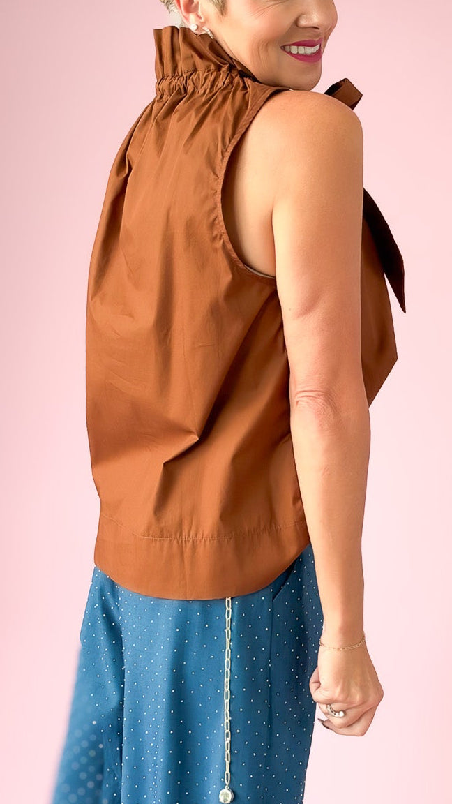 Ruffle Collar Sleeveless Tie Top/Brown