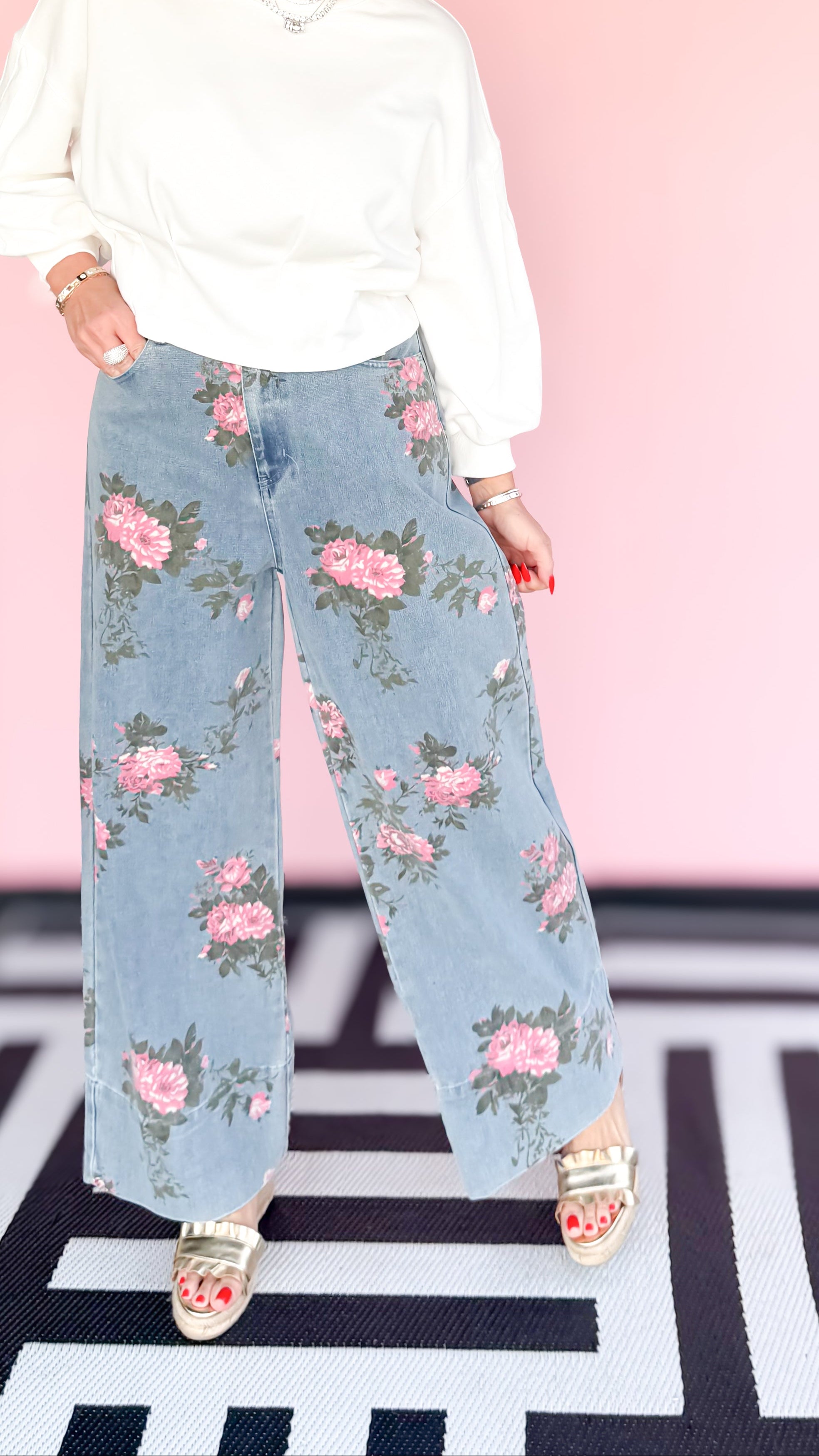 Donna Denim Jeans with Roses - The BLVD