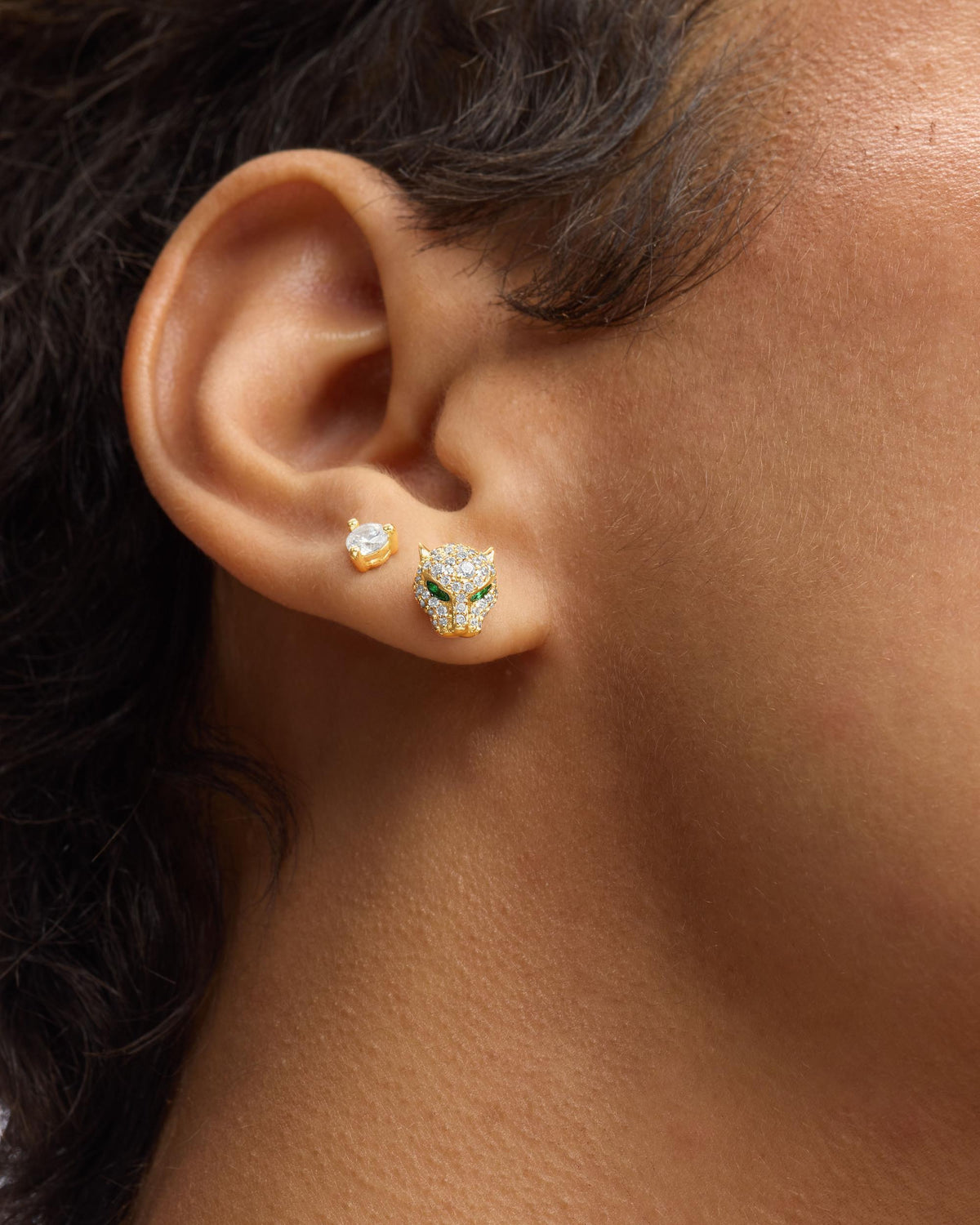 Jaguar Pavé Studs gold, worn on ear