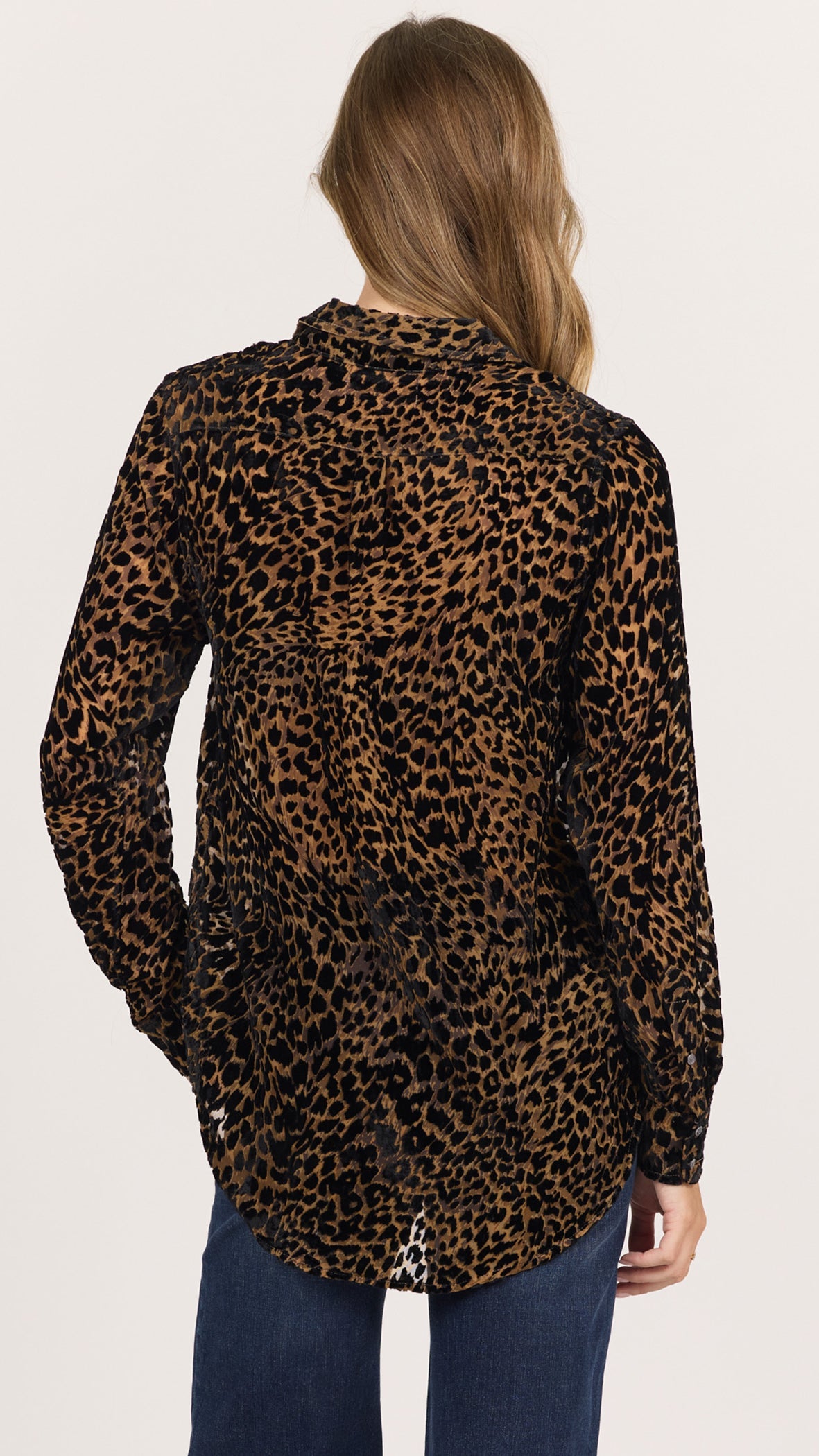 Back view of noir panthera leopard print Lolita button up shirt worn with dark wash jeans
