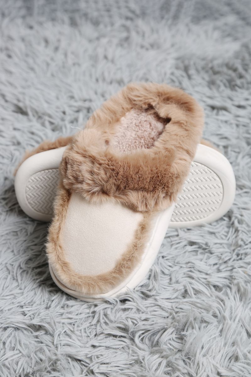 Faux Suede Fuzzy Slipper ￼